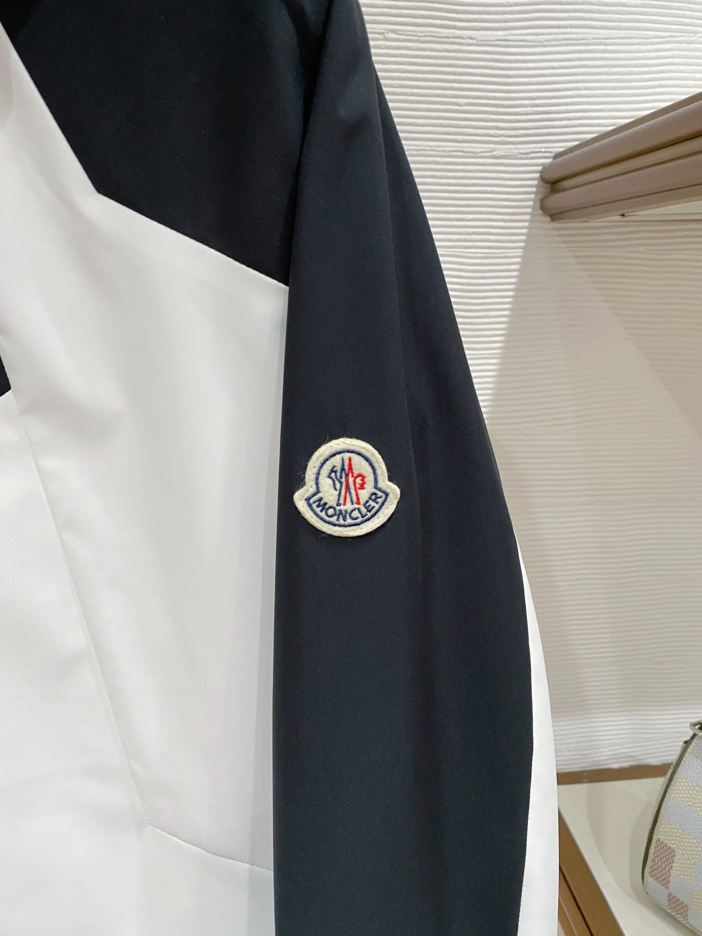 Куртки И Пуховики Мужские Moncler 11392182