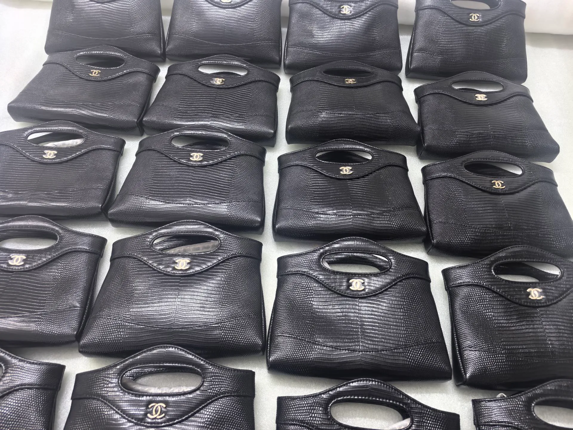 Классические Сумки Женские Chanel 16990423