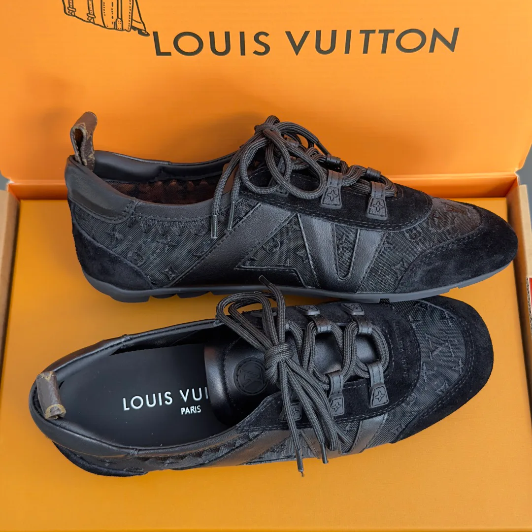 Кроссовки Женские Louis Vuitton 18083474