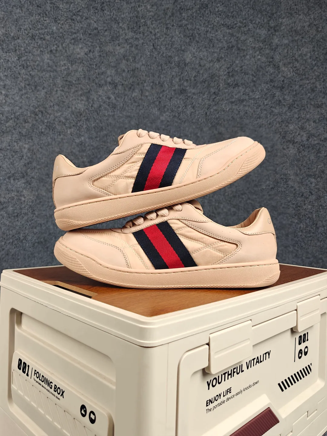 Кроссовки Женские Gucci 18417497