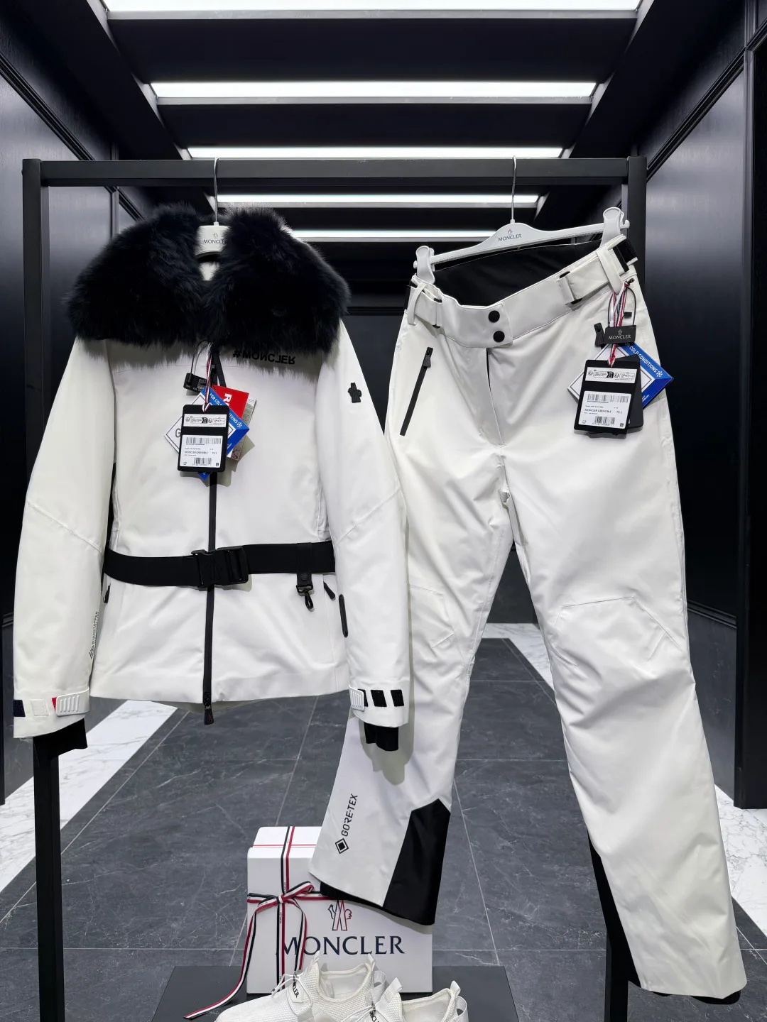 Куртки И Пуховики Женские Moncler 18134290
