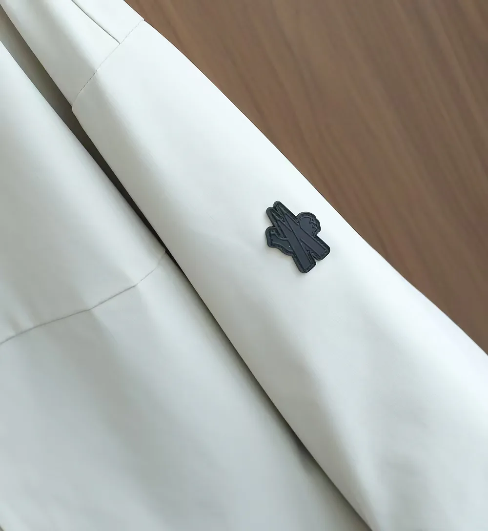 Куртки И Пуховики Мужские Moncler 384008