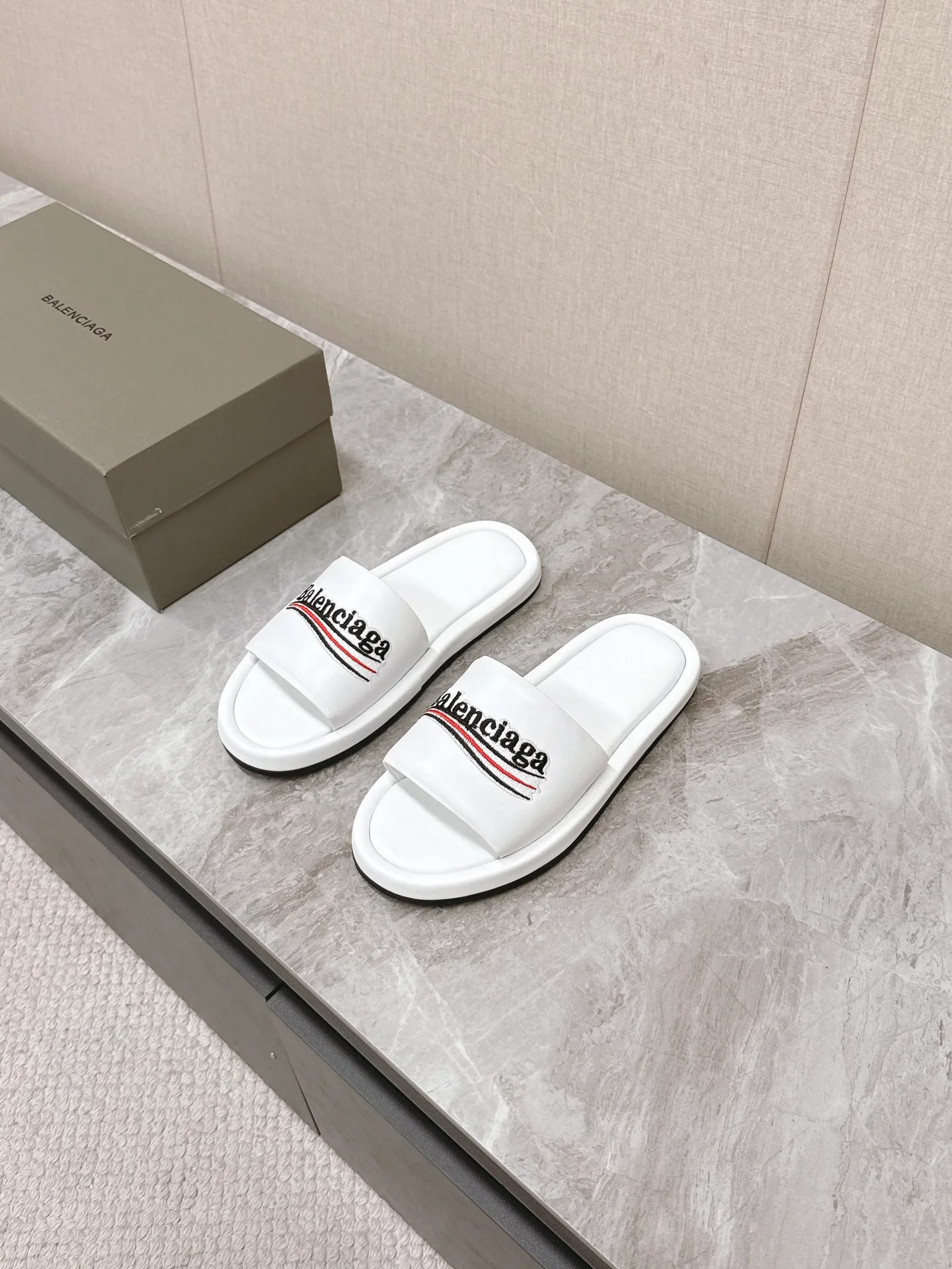 Шлепанцы Женские Balenciaga 22131