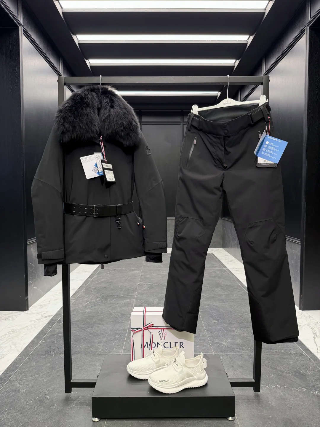 Куртки И Пуховики Женские Moncler 19336112