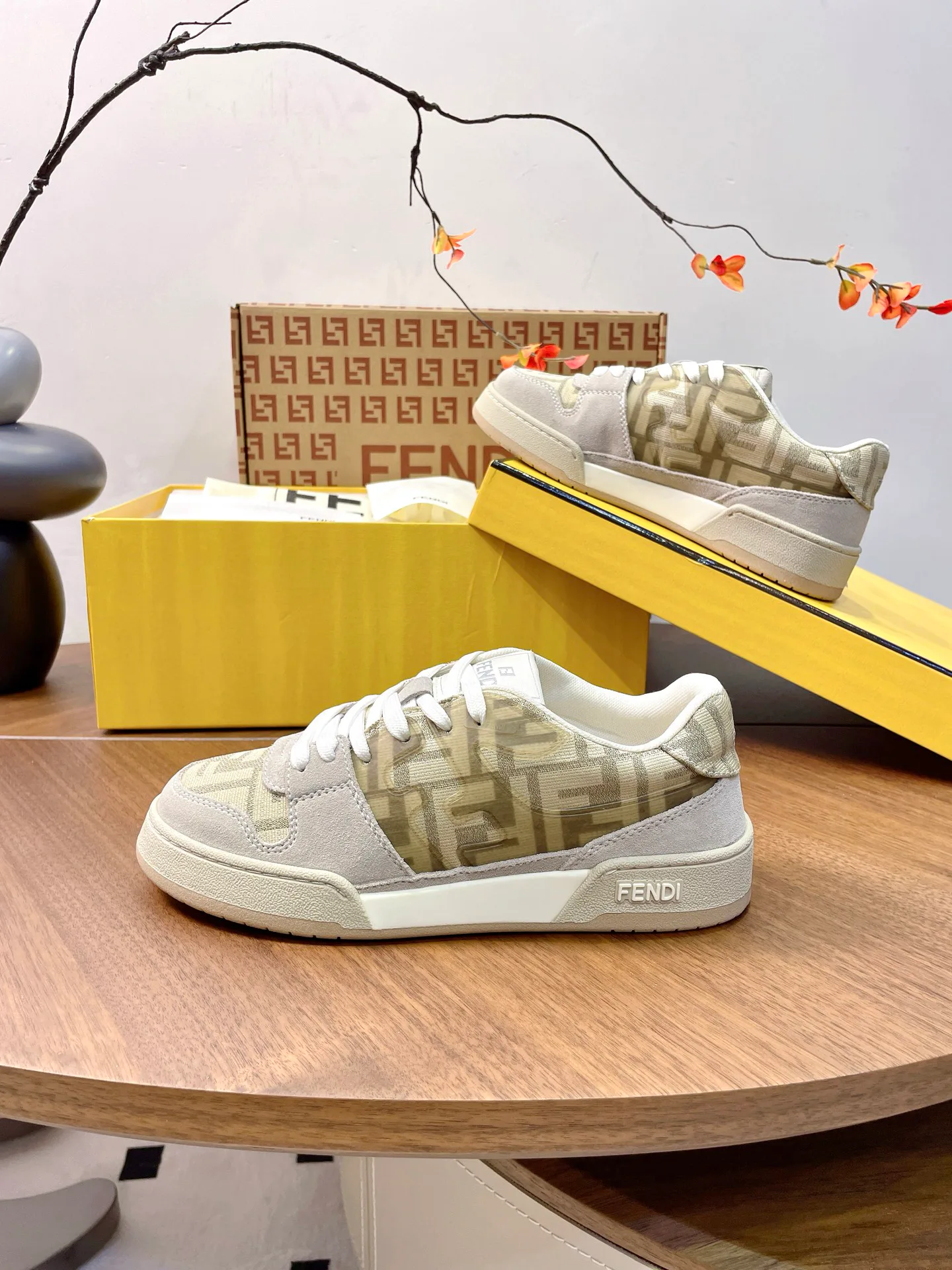Кроссовки Женские Fendi 17957352