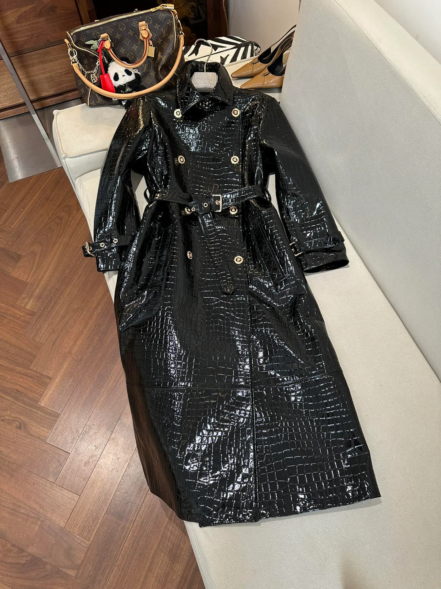 Кожаные Куртки И Дублёнки Женские Versace 11679696