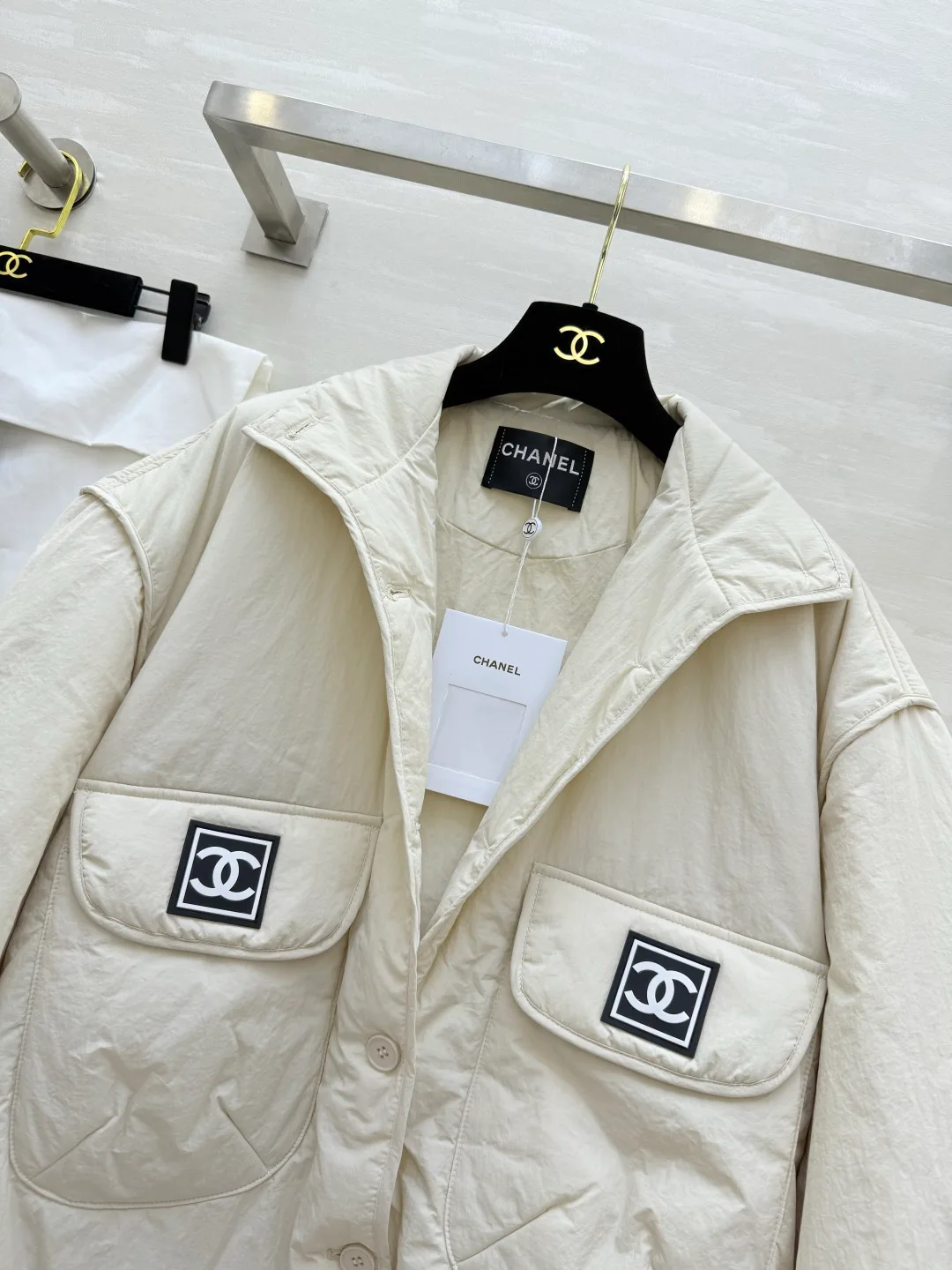 Куртки И Пуховики Женские Chanel 18768179