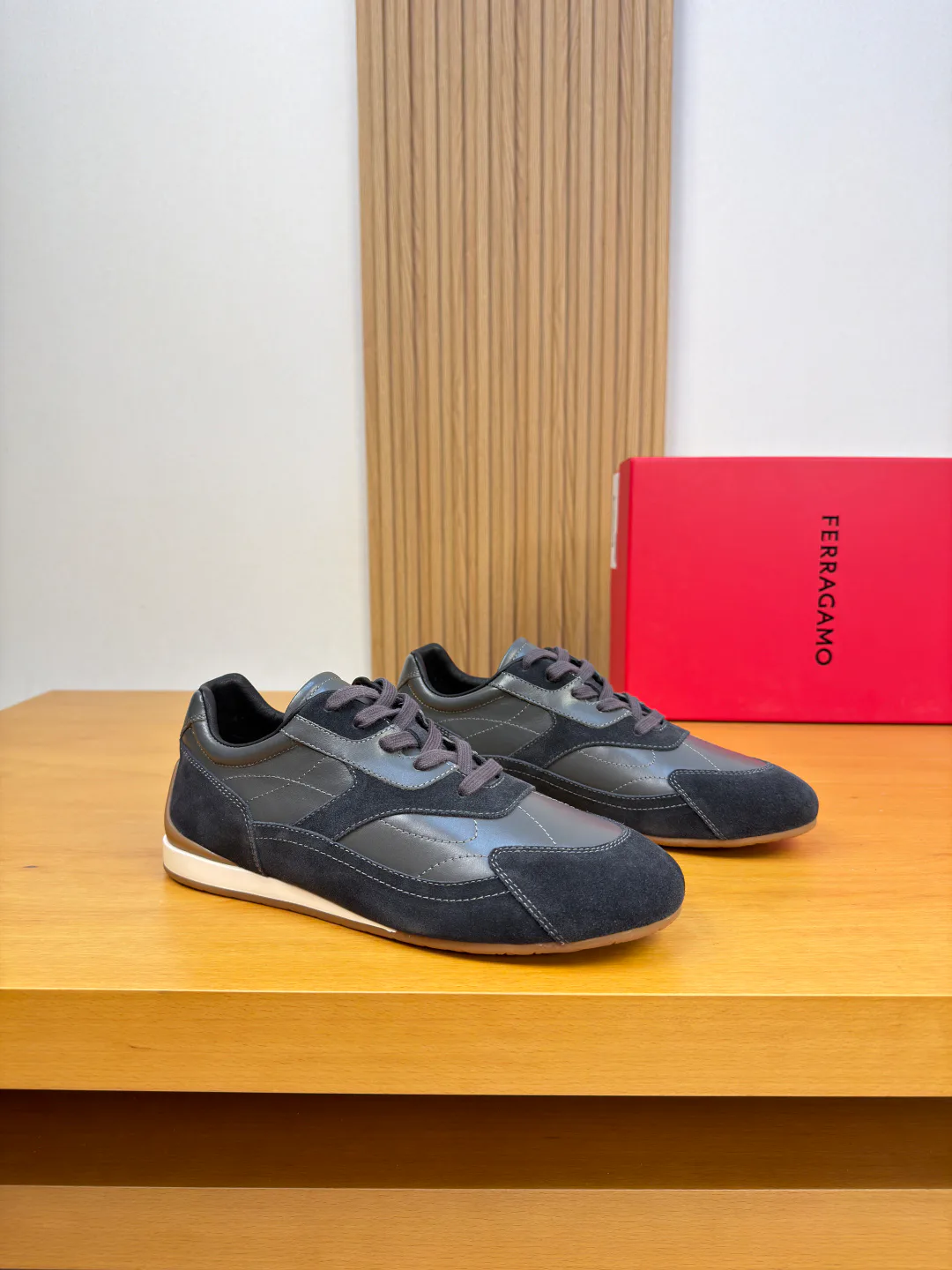 Кроссовки Мужские Salvatore Ferragamo 19626239