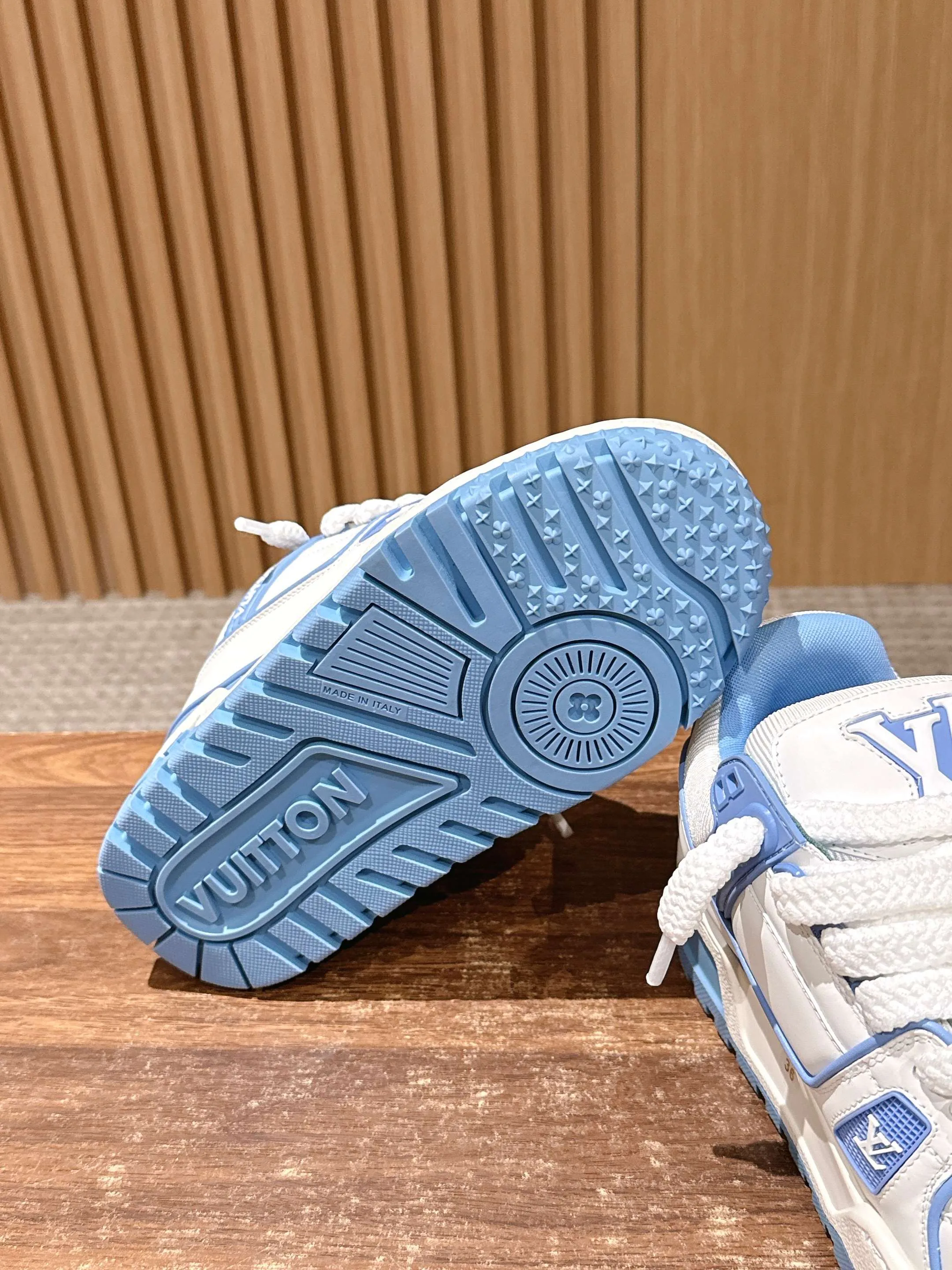 Кроссовки Женские Louis Vuitton 4269600