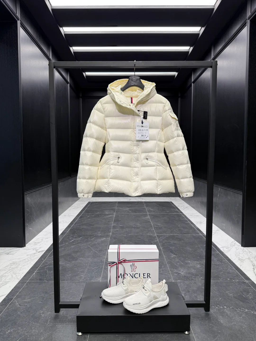 Куртки И Пуховики Женские Moncler 18741312