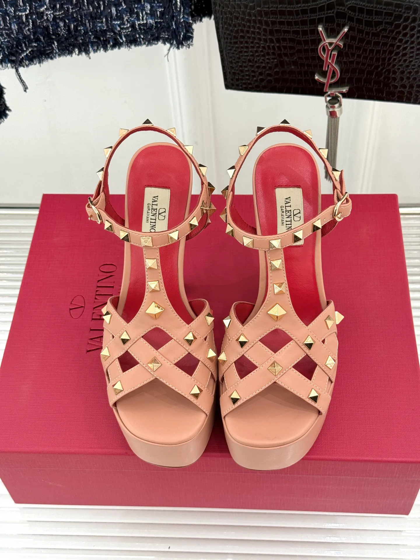 Босоножки Женские Valentino 18198296