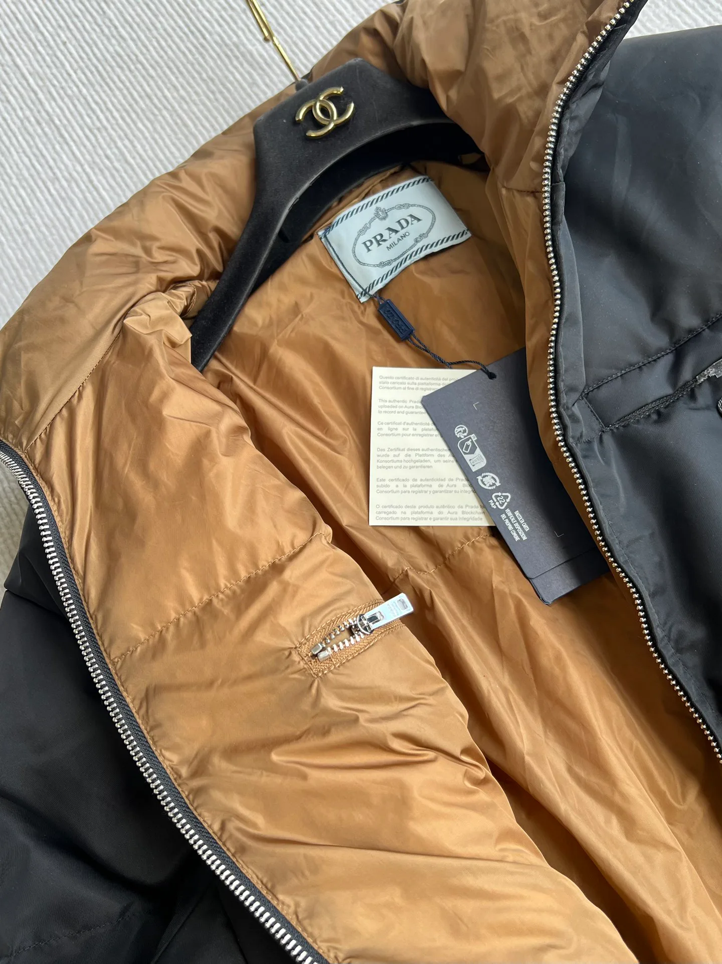 Куртки И Пуховики Женские Prada 19074892