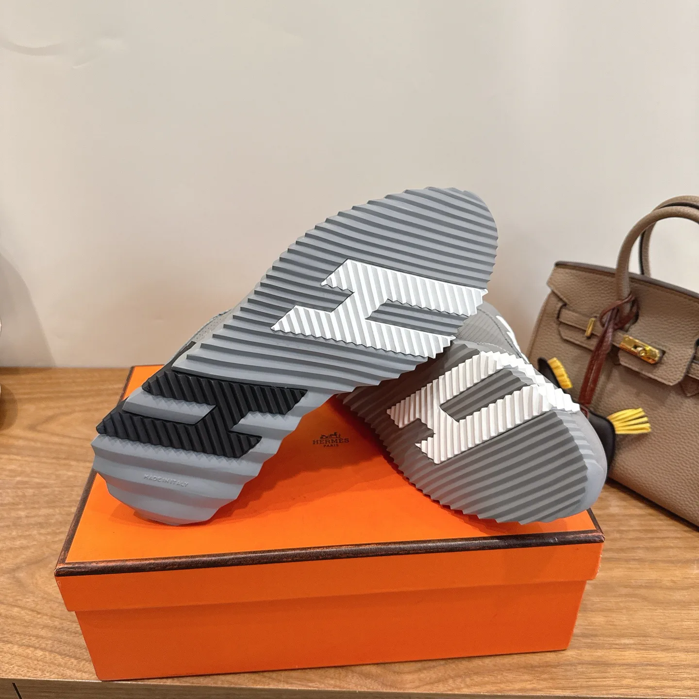 Кроссовки Женские Hermes 11336536
