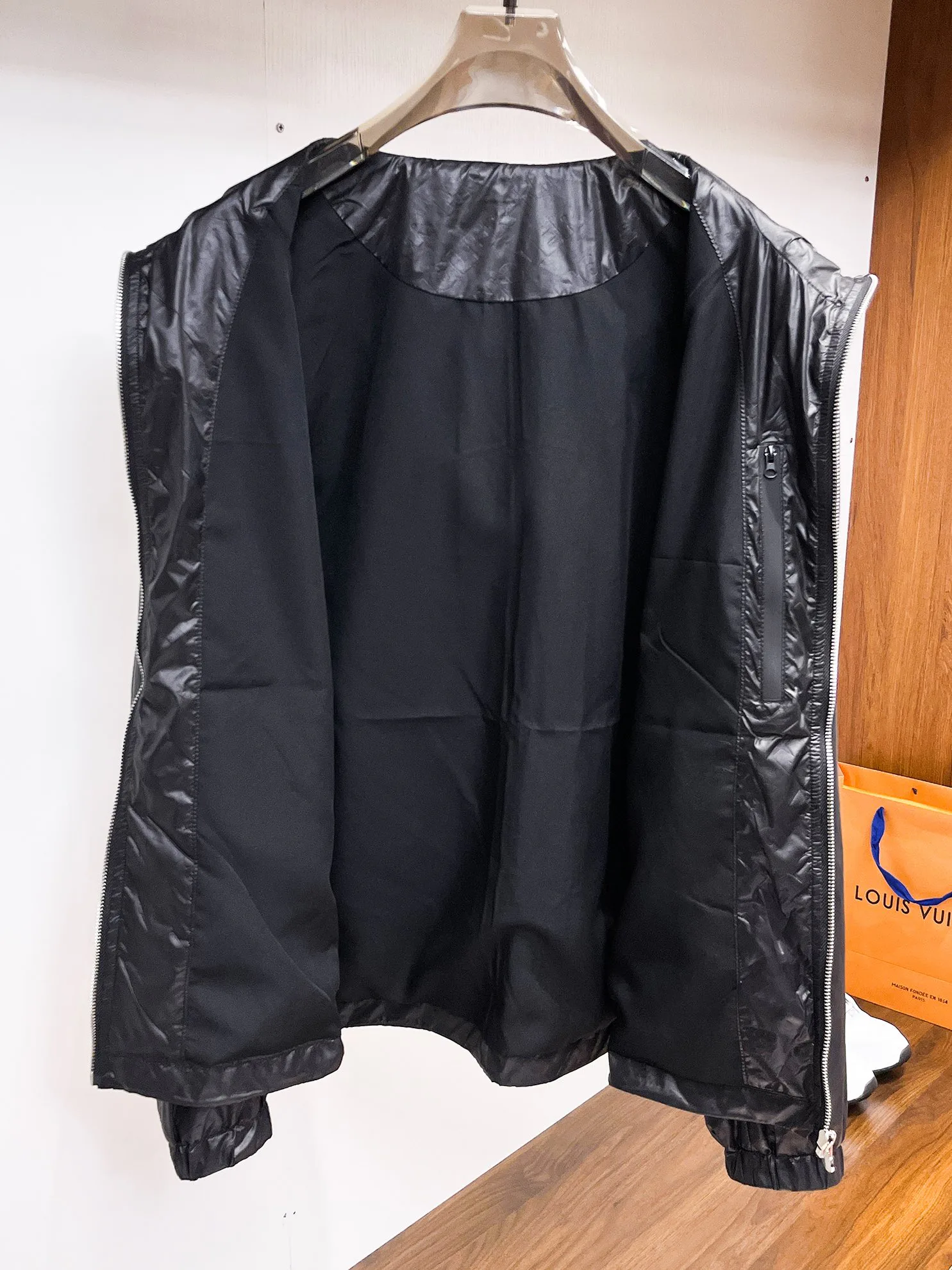 Куртки И Пуховики Мужские Moncler 18197236