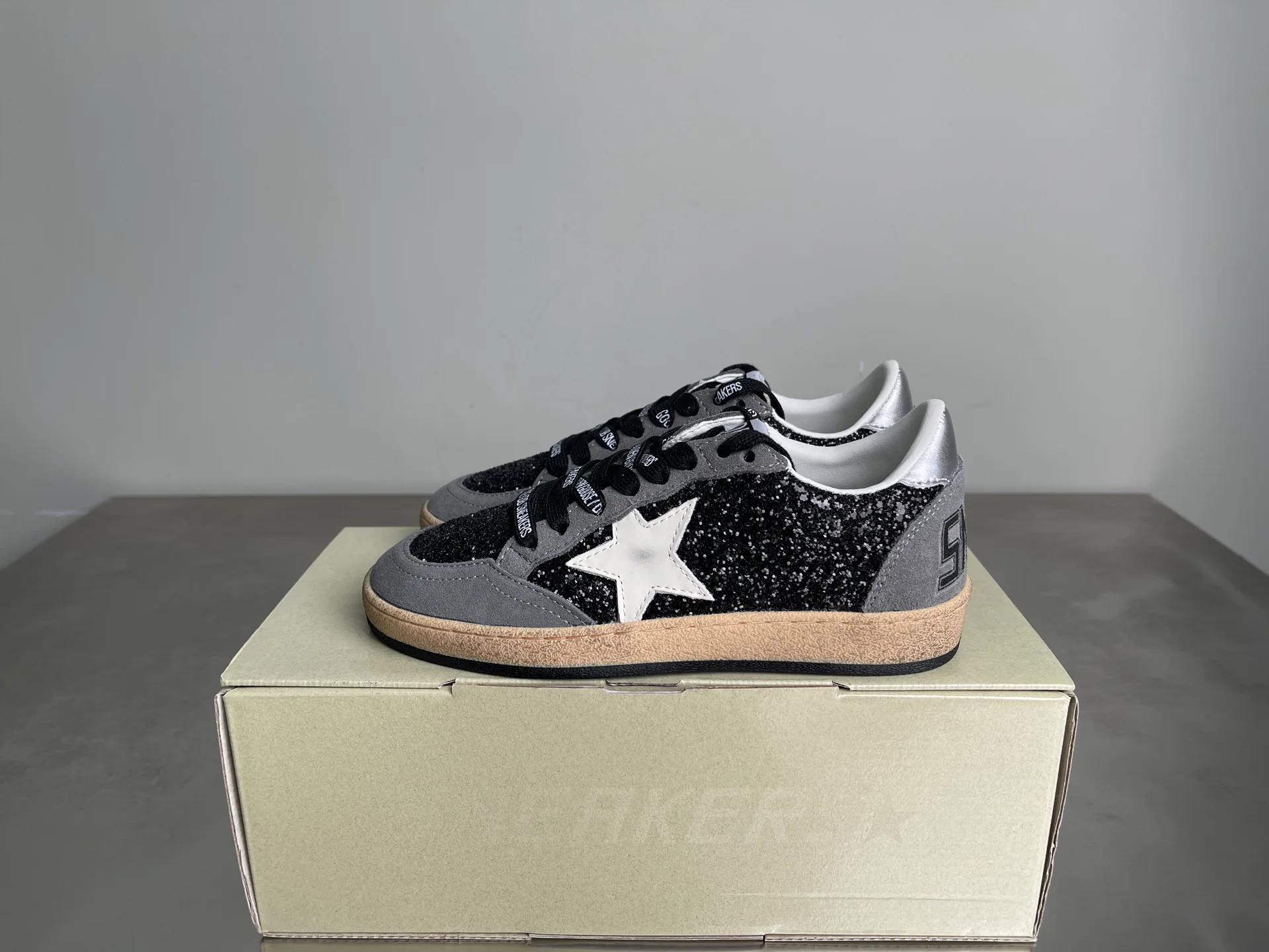 Кроссовки Женские Golden Goose 18039608