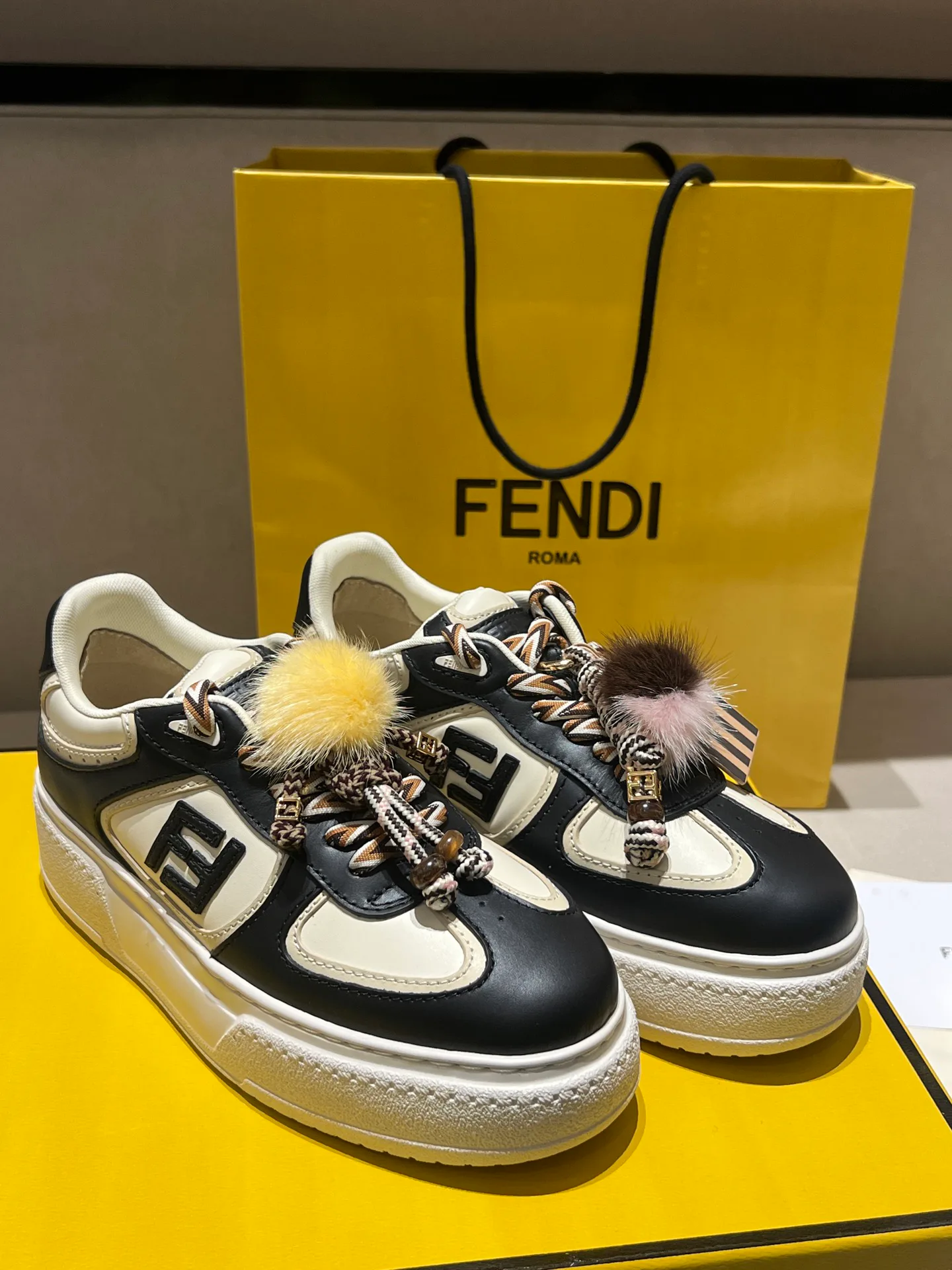 Кроссовки Женские Fendi 18020700