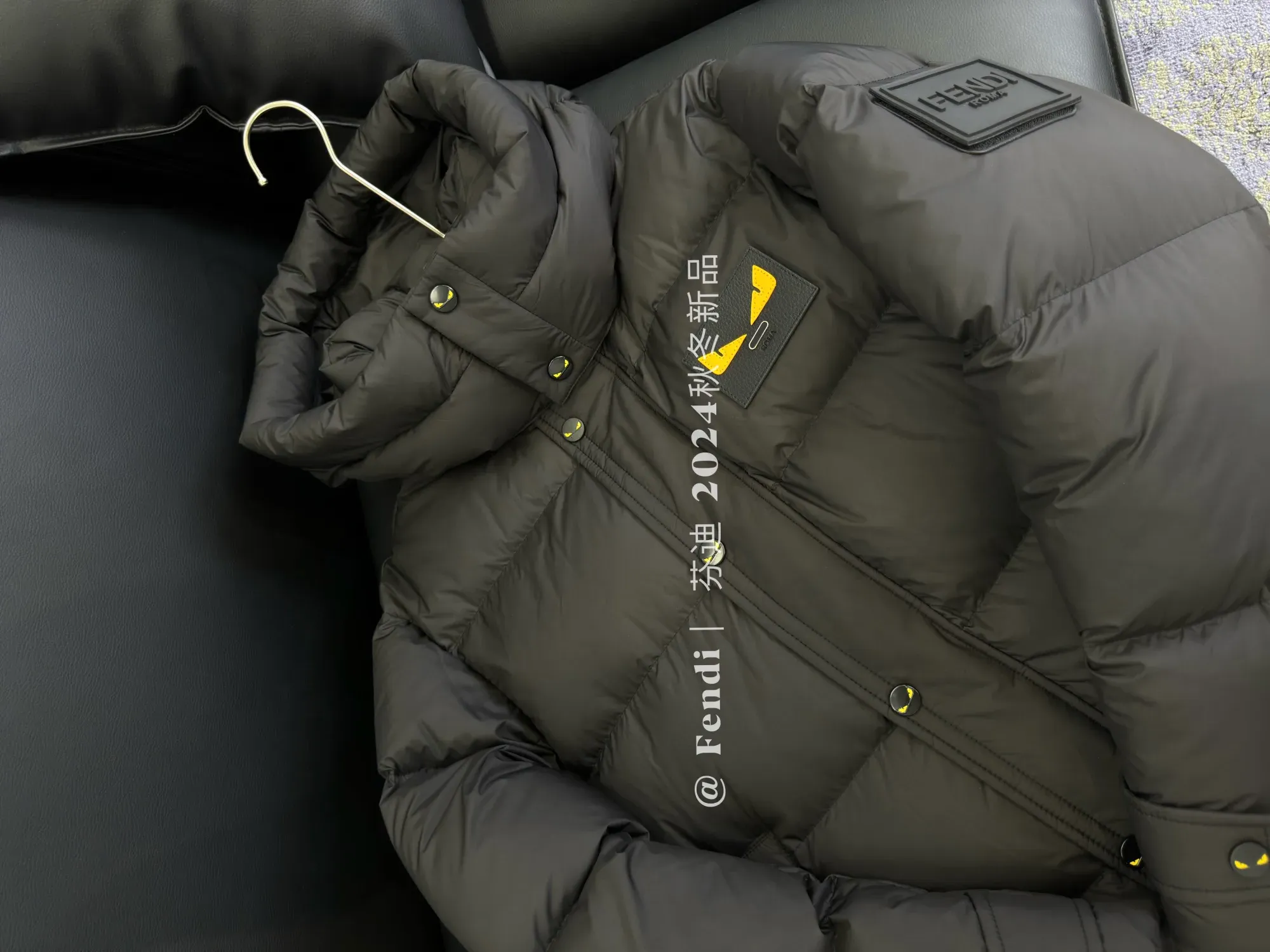 Куртки И Пуховики Женские Fendi 3618