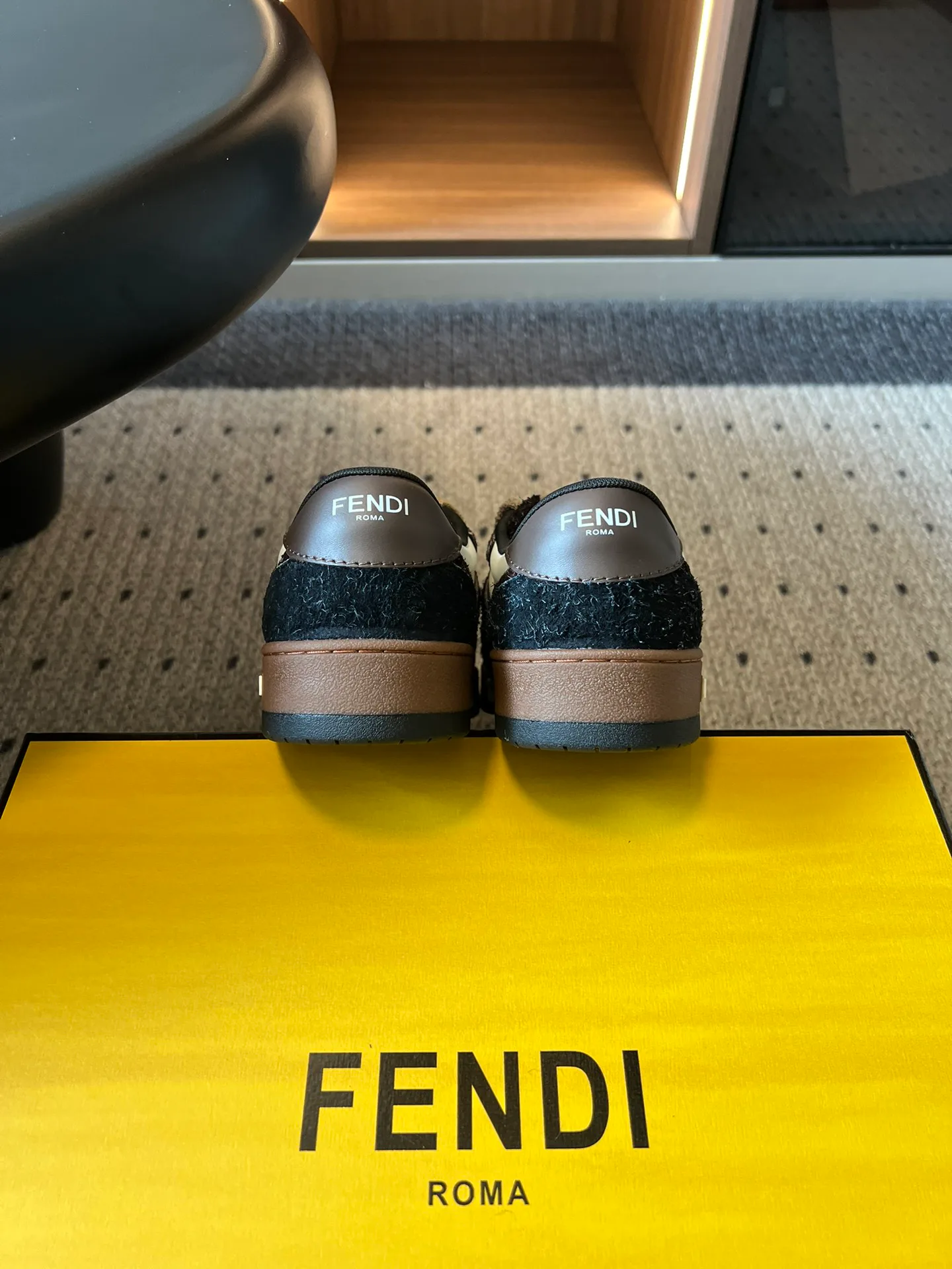 Кроссовки Женские Fendi 18497968