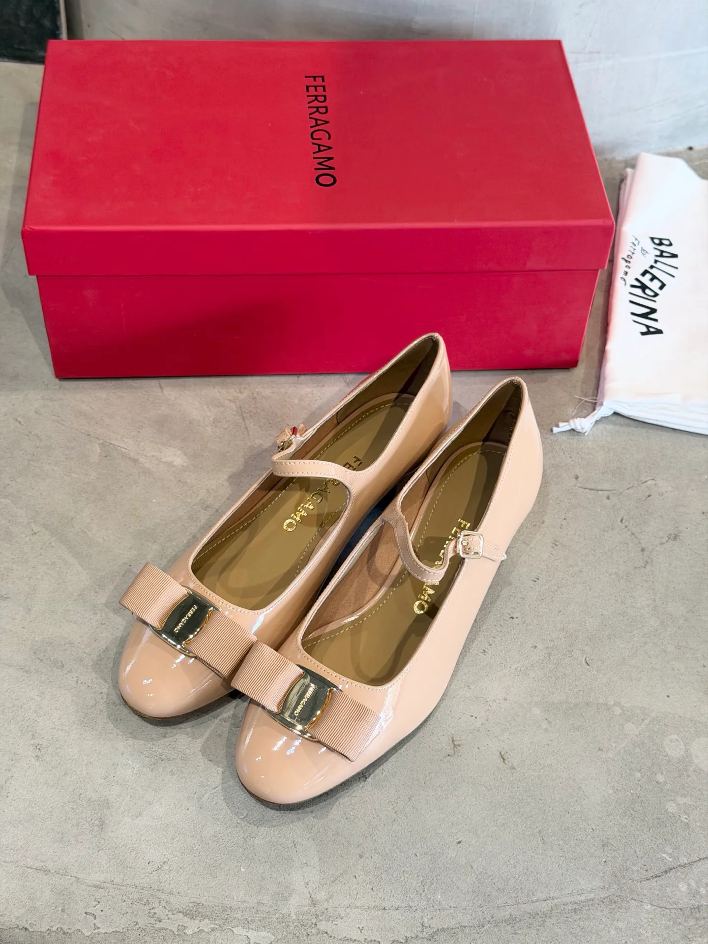 Туфли Женские Salvatore Ferragamo 11675394