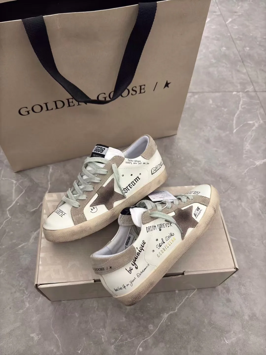 Кроссовки Женские Golden Goose 18265593