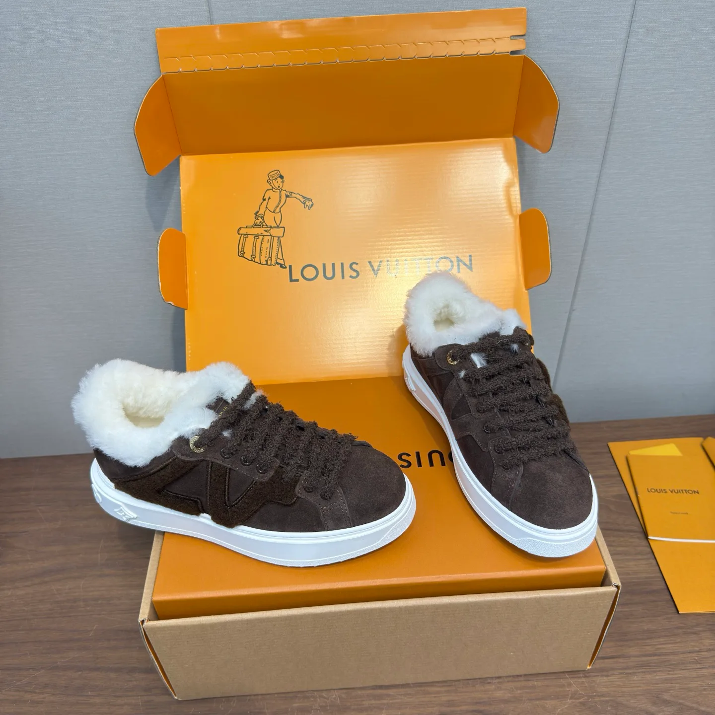 Кроссовки Женские Louis Vuitton 20068630