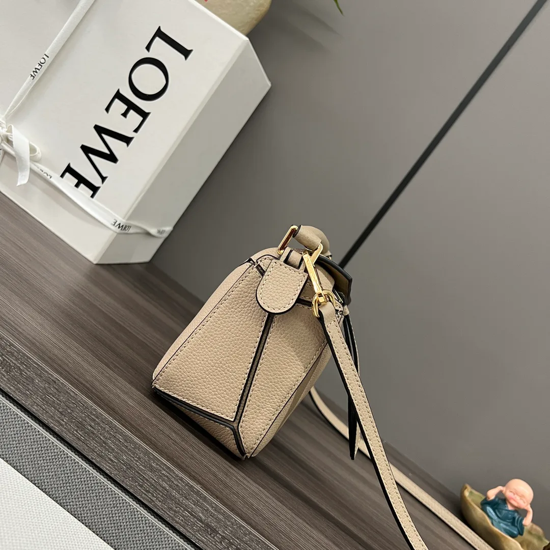 Клатчи Женские Loewe 13401816