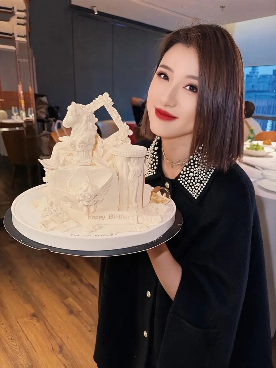Пальто Женские Chanel 19018258