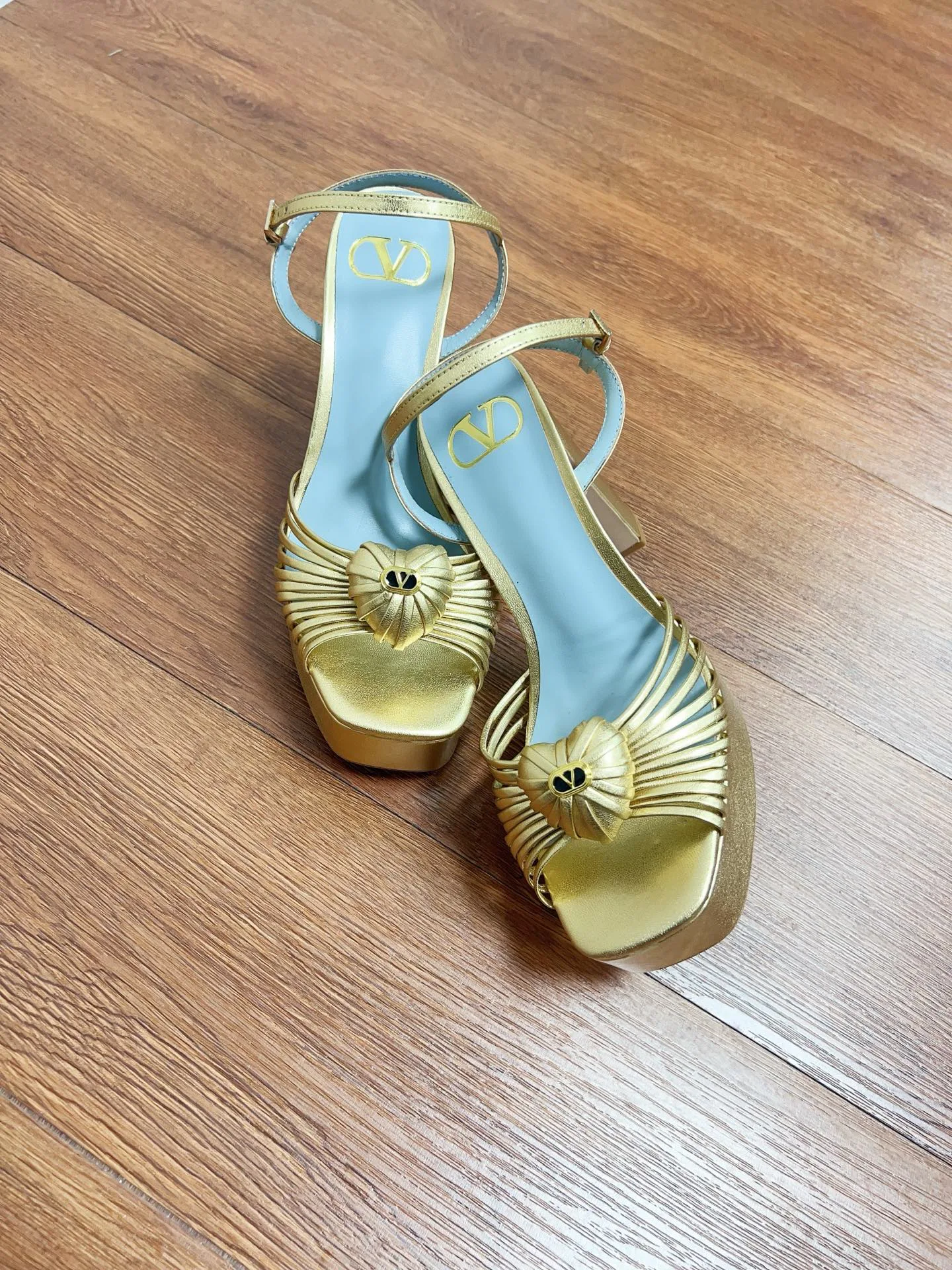 Босоножки Женские Valentino 10994249