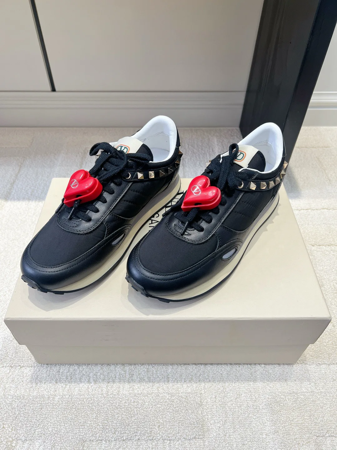 Кроссовки Женские Valentino 18436569