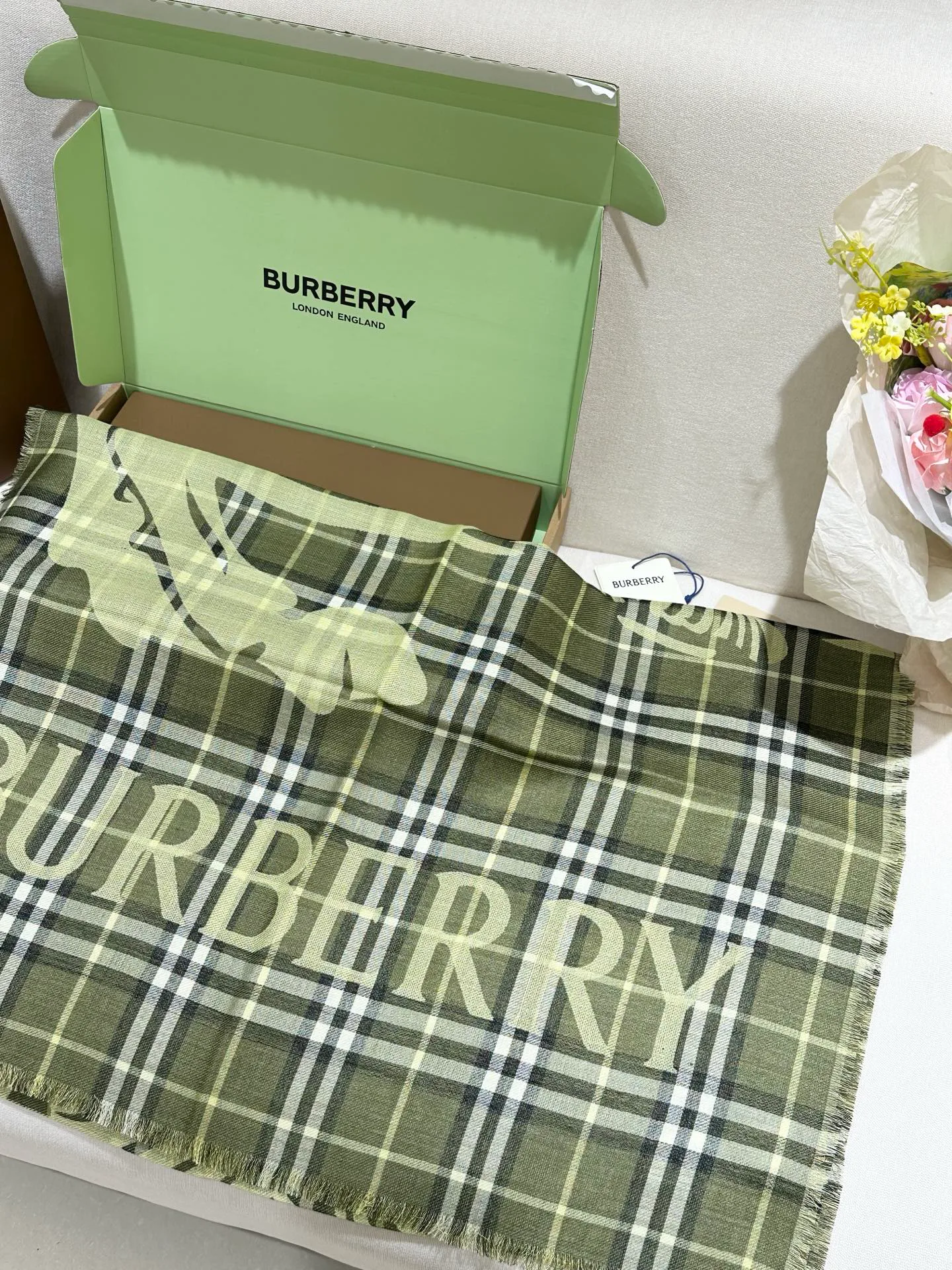Шарфы Burberry 17991551