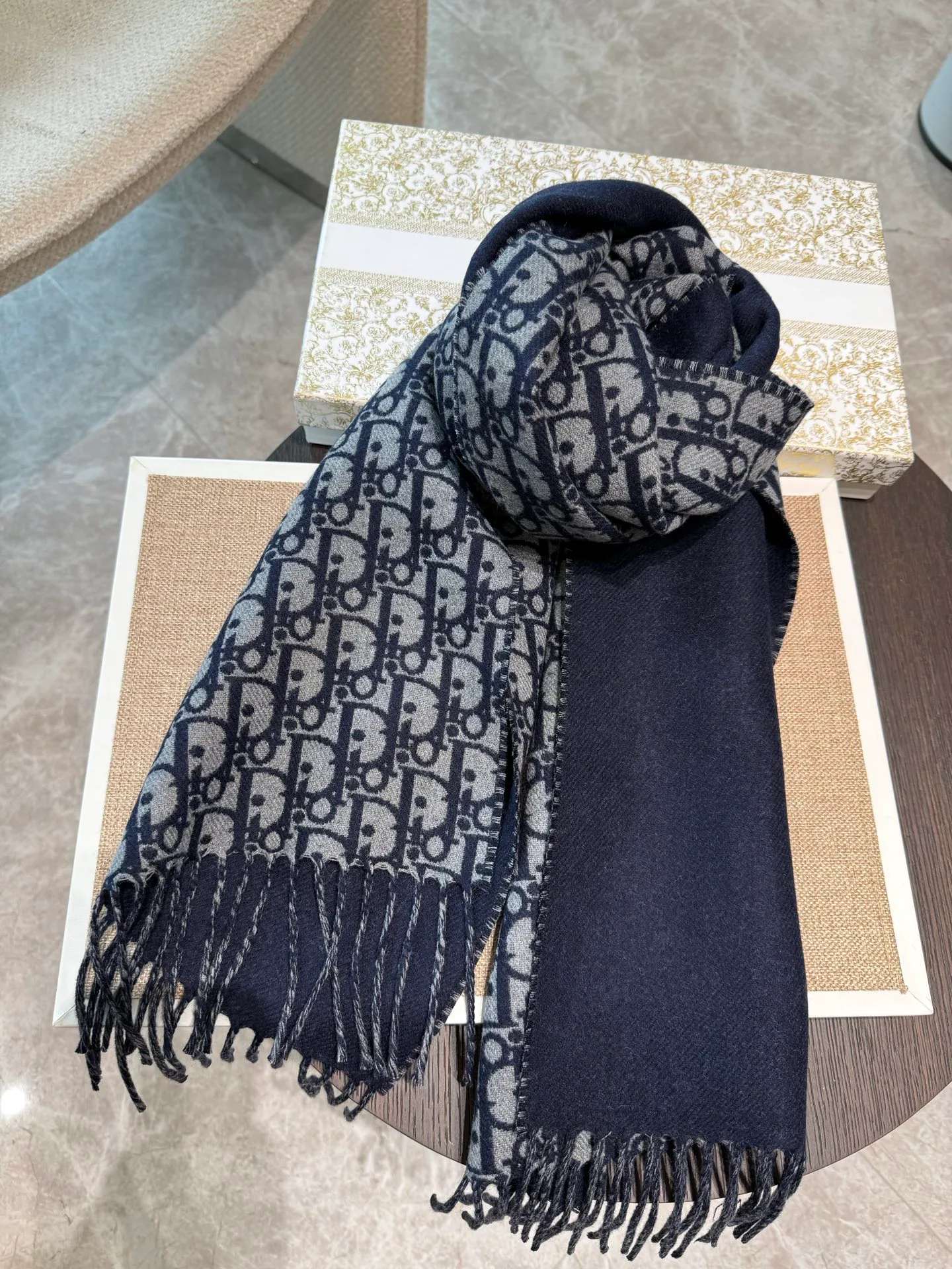 Шарфы Christian Dior 18627361