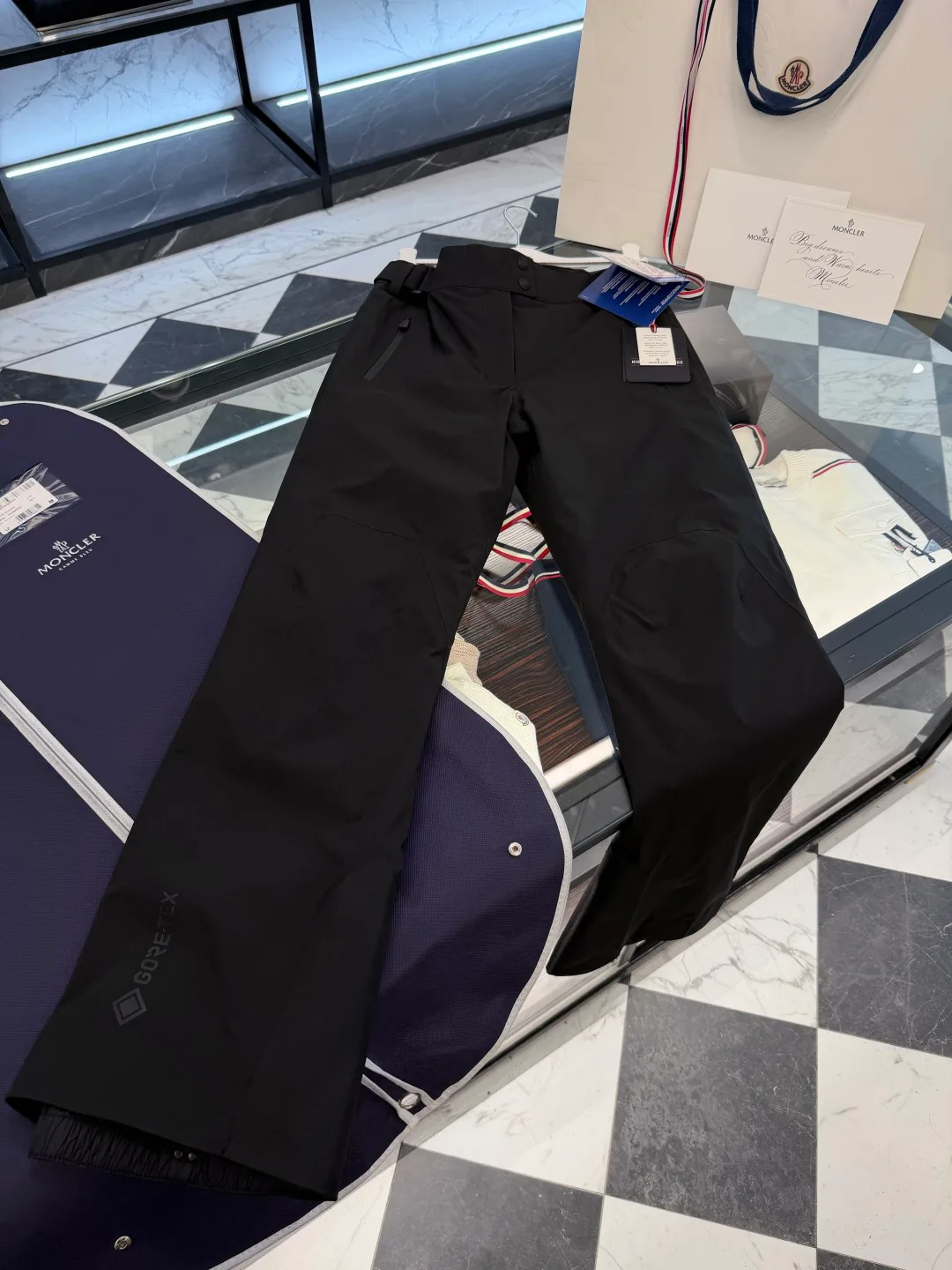 Брюки Женские Moncler 18133616