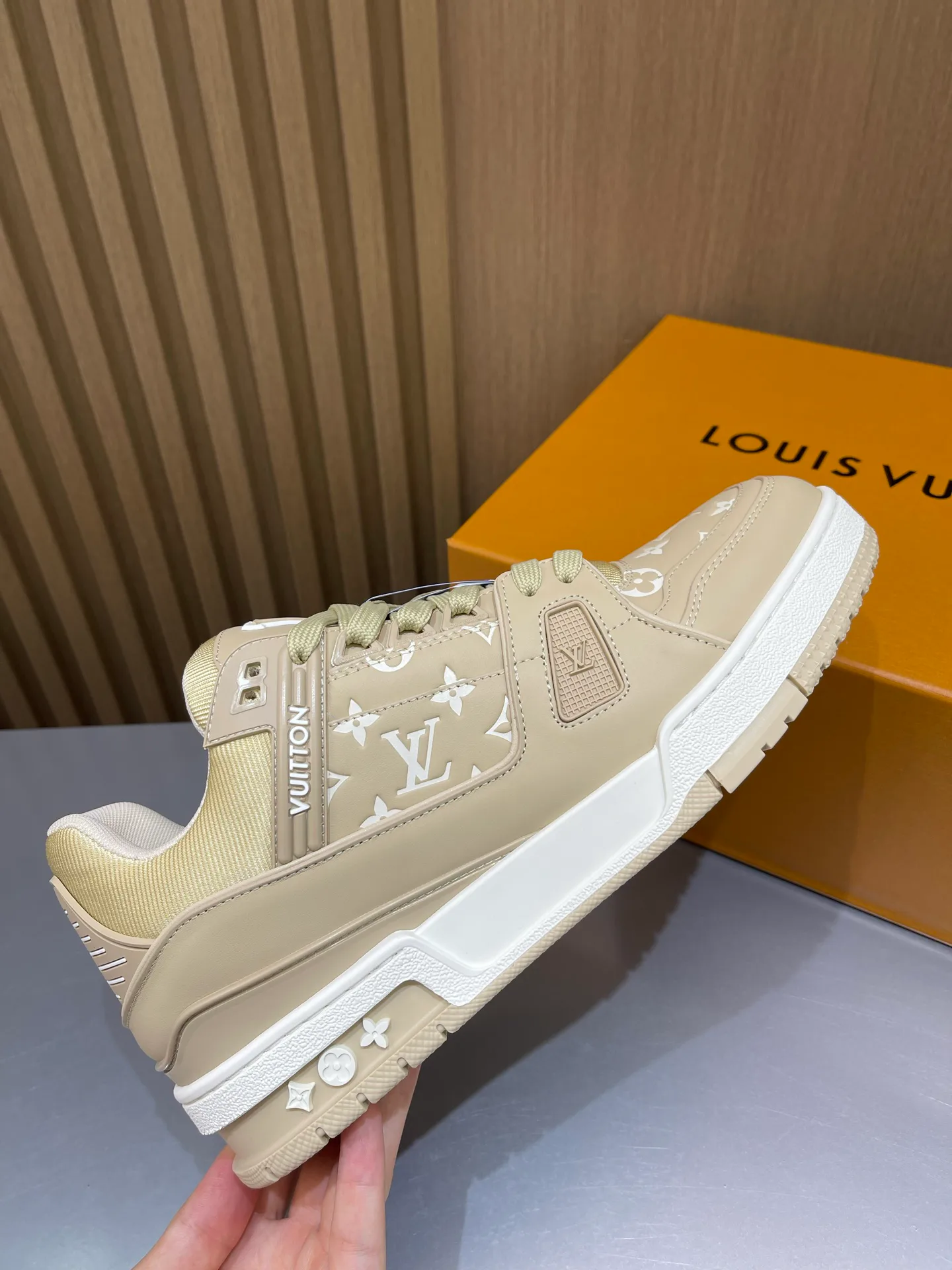 Кроссовки Мужские Louis Vuitton 19466413