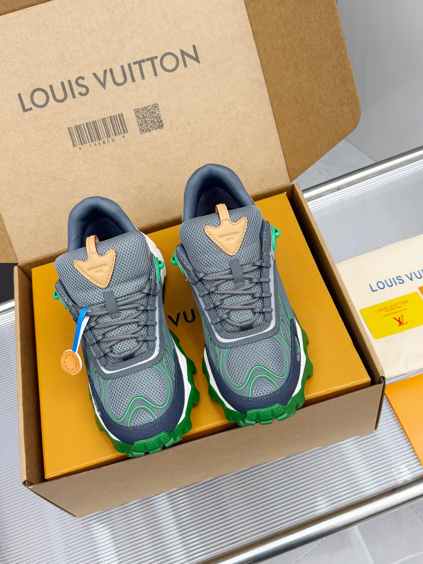 Кроссовки Женские Louis Vuitton 11679416