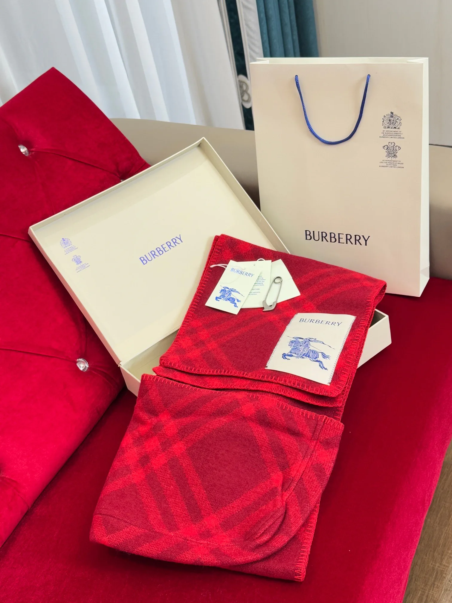 Шарфы Burberry 18287554