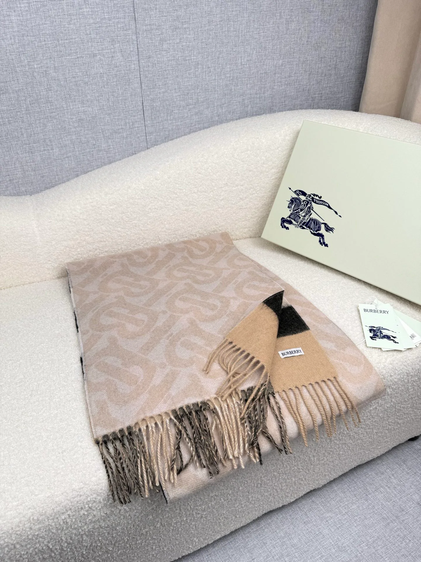 Шарфы Burberry 5901036