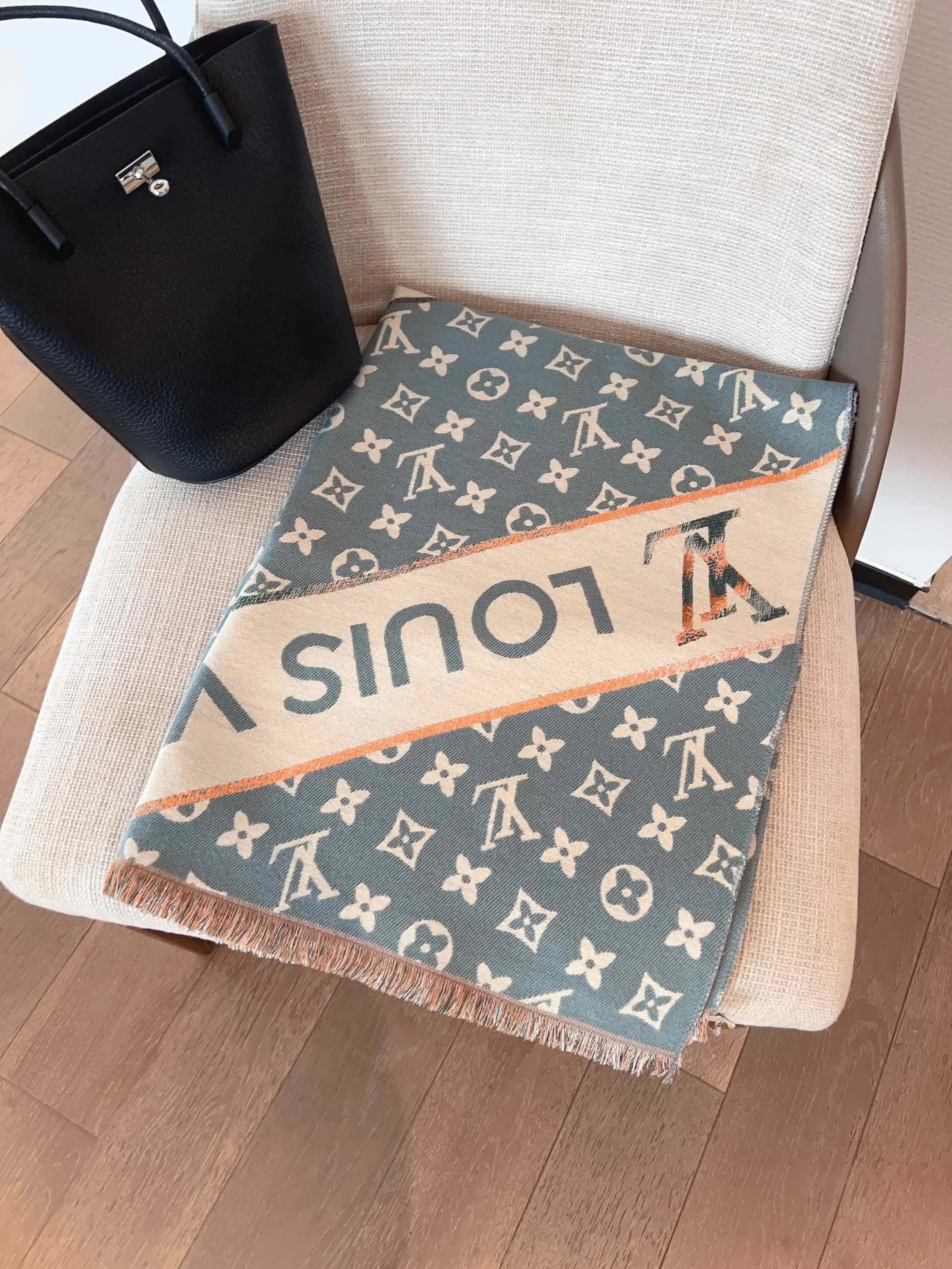 Шарфы Louis Vuitton 1973609