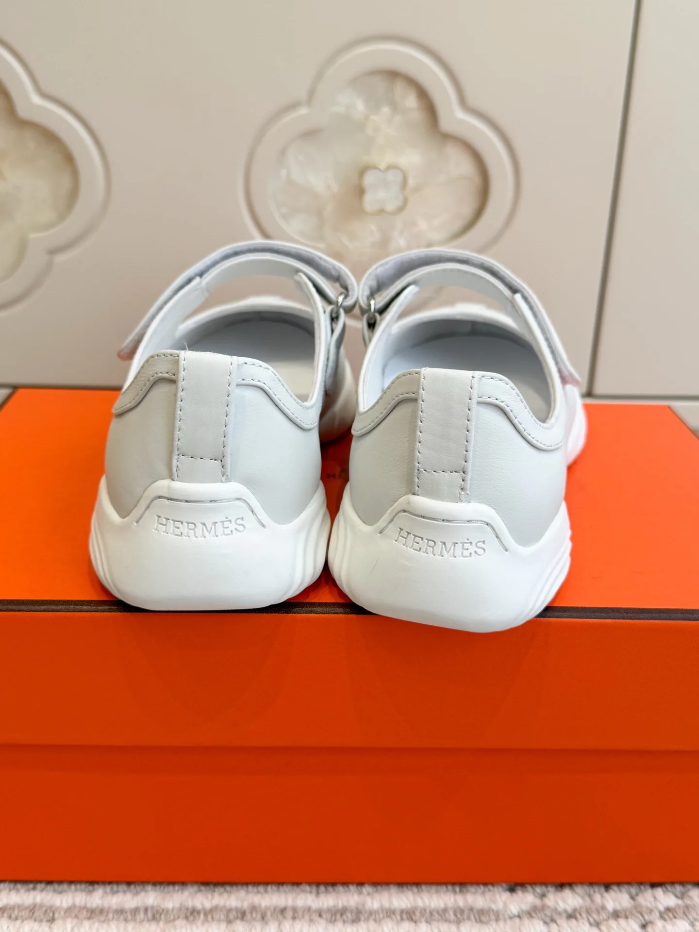 Кроссовки Женские Hermes 18738037