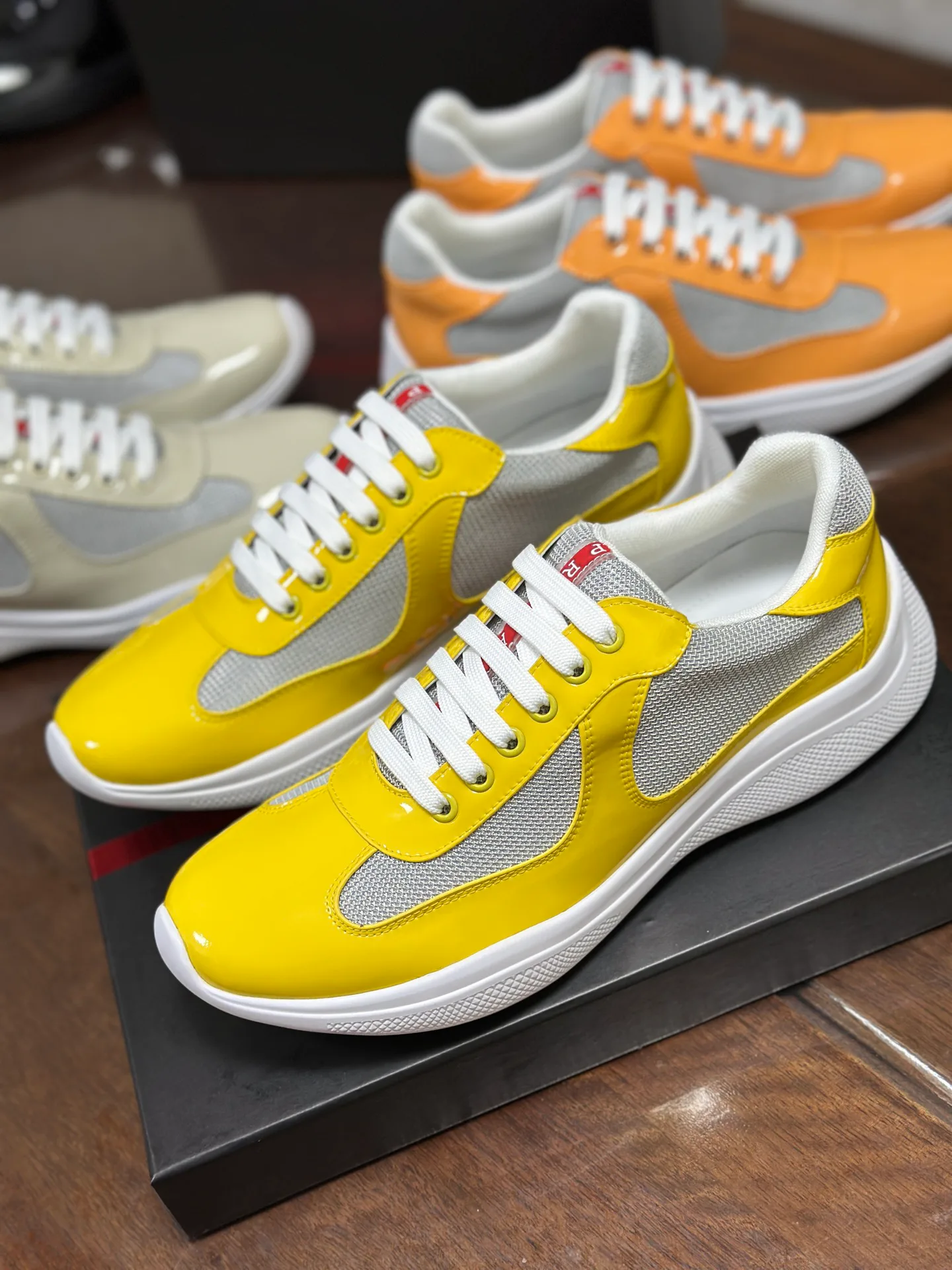 Кроссовки Женские Prada 18262250