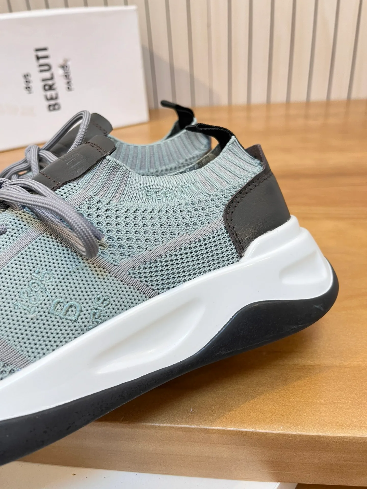 Кроссовки Женские Berluti 462866