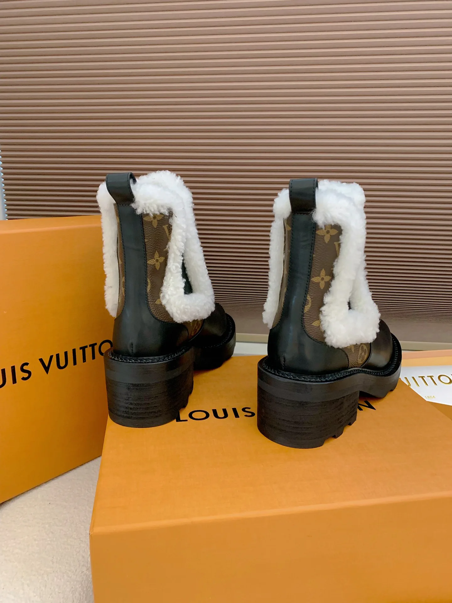 Ботинки Женские Louis Vuitton 18703274