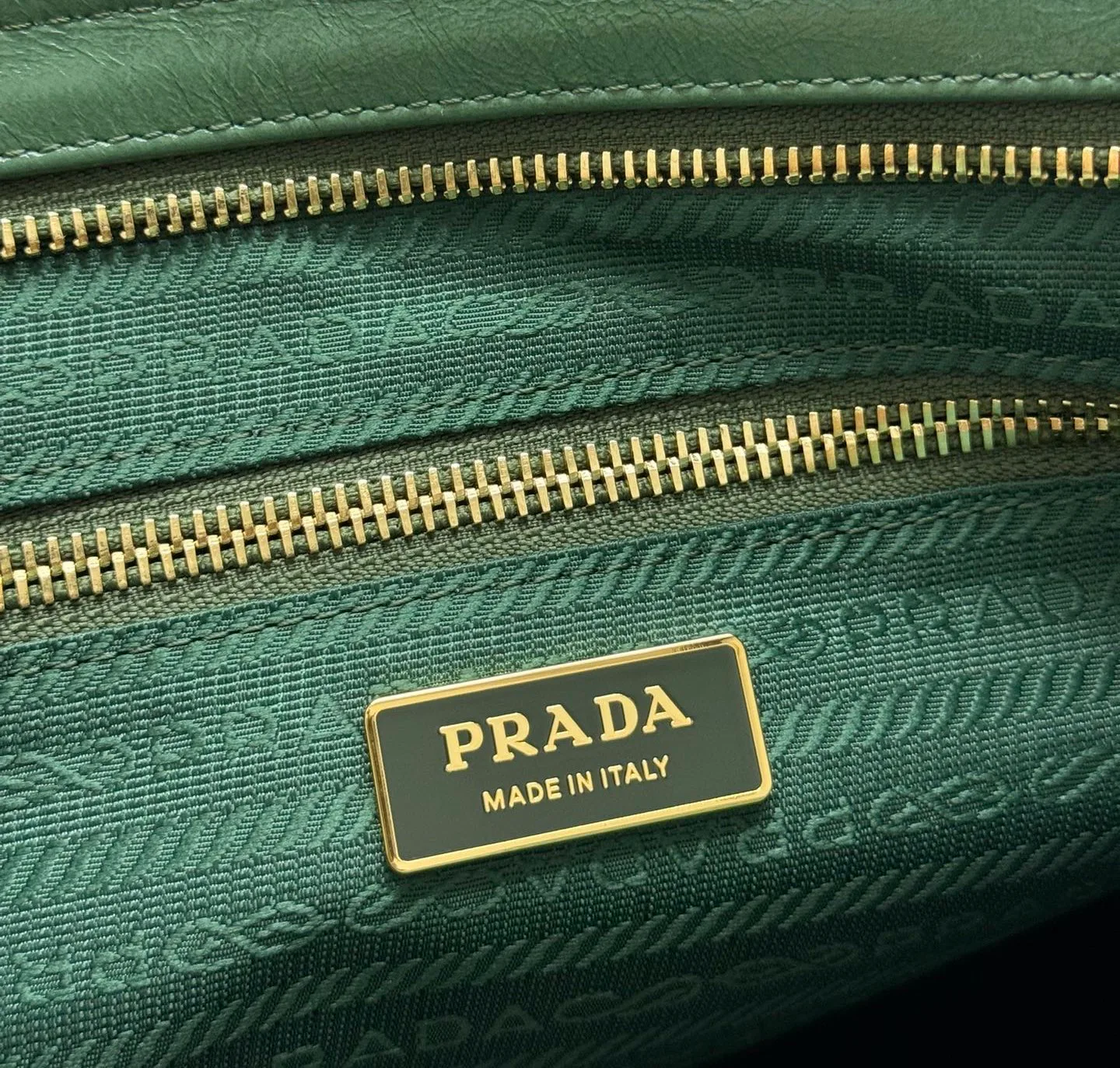 Классические Сумки Женские Prada 11462539
