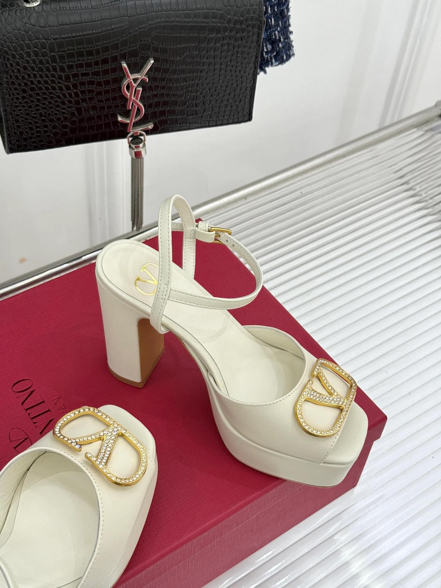 Босоножки Женские Valentino 19577242