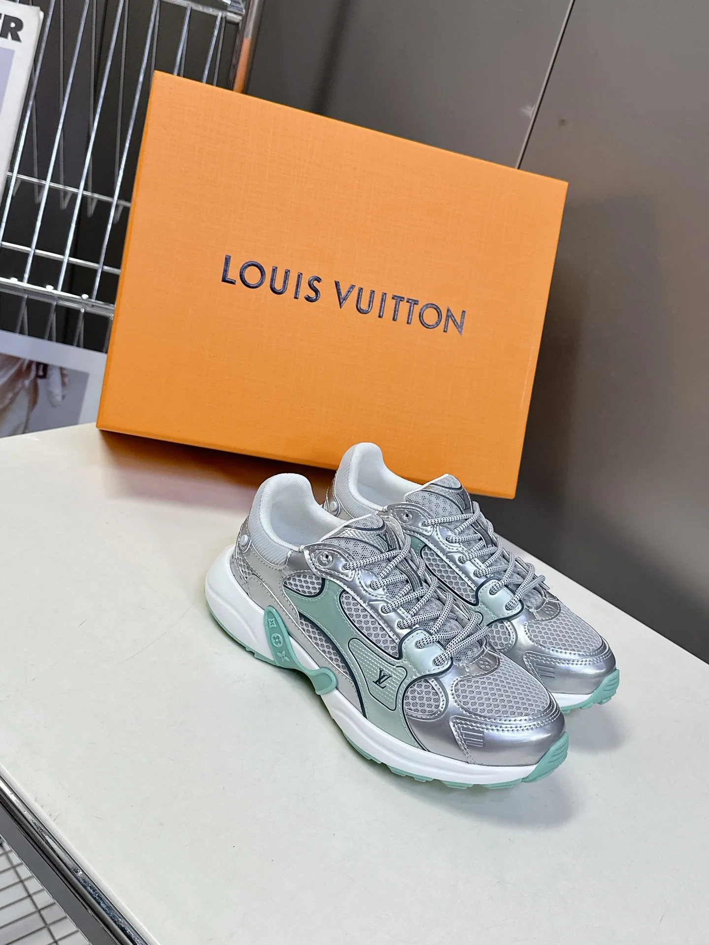 Кроссовки Женские Louis Vuitton 11152713