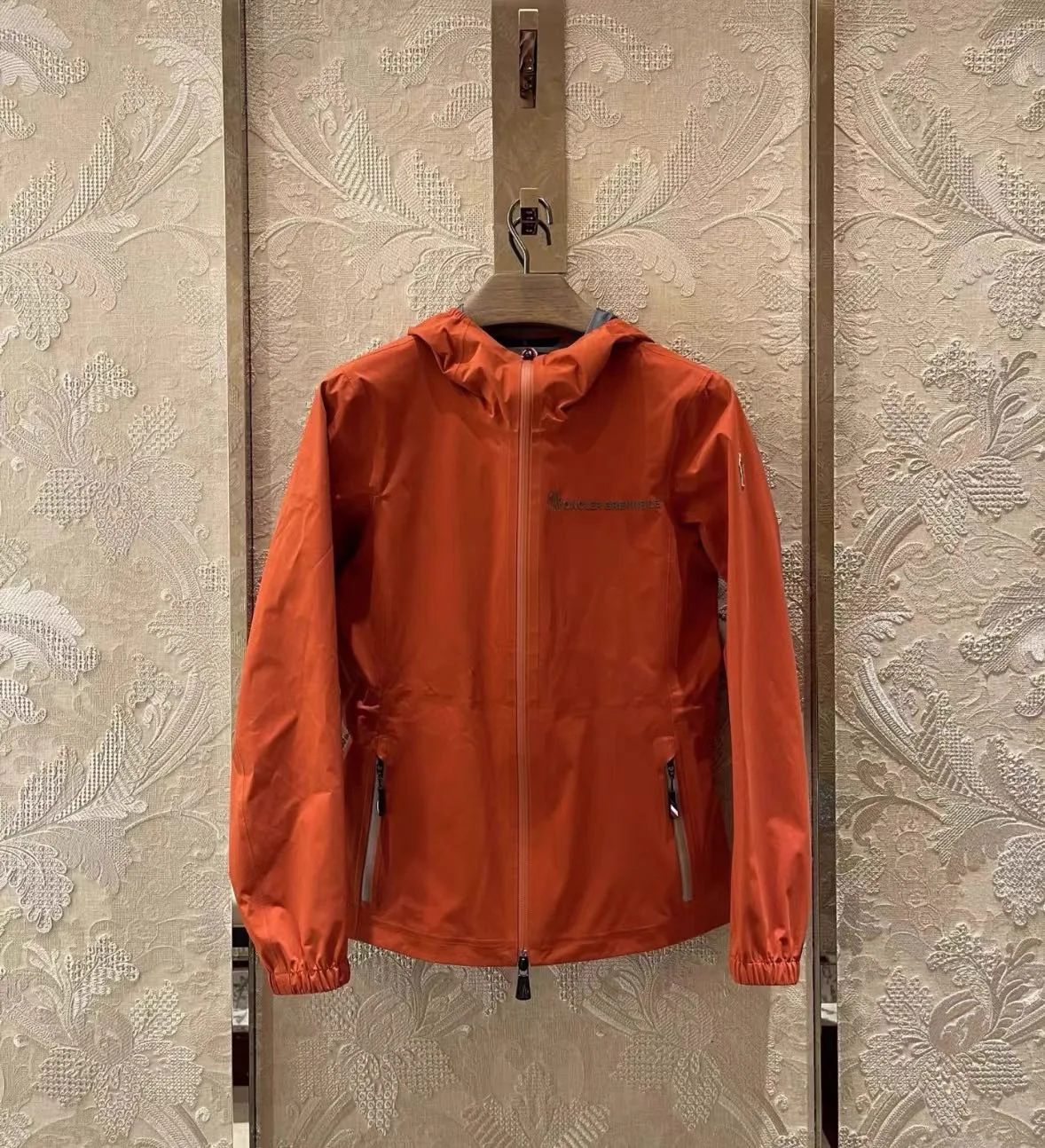 Куртки И Пуховики Женские Moncler 18501653