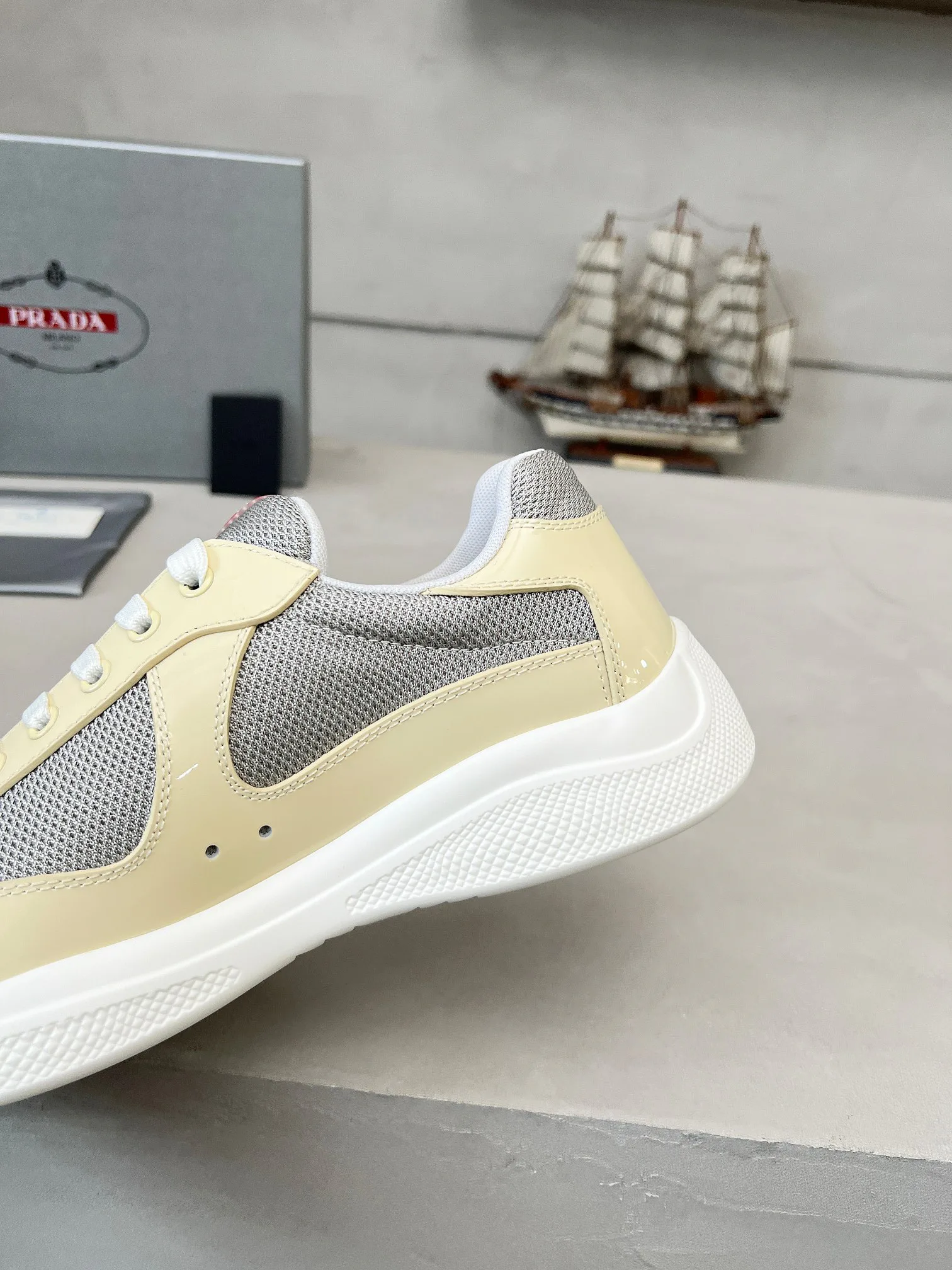 Кроссовки Женские Prada 931612