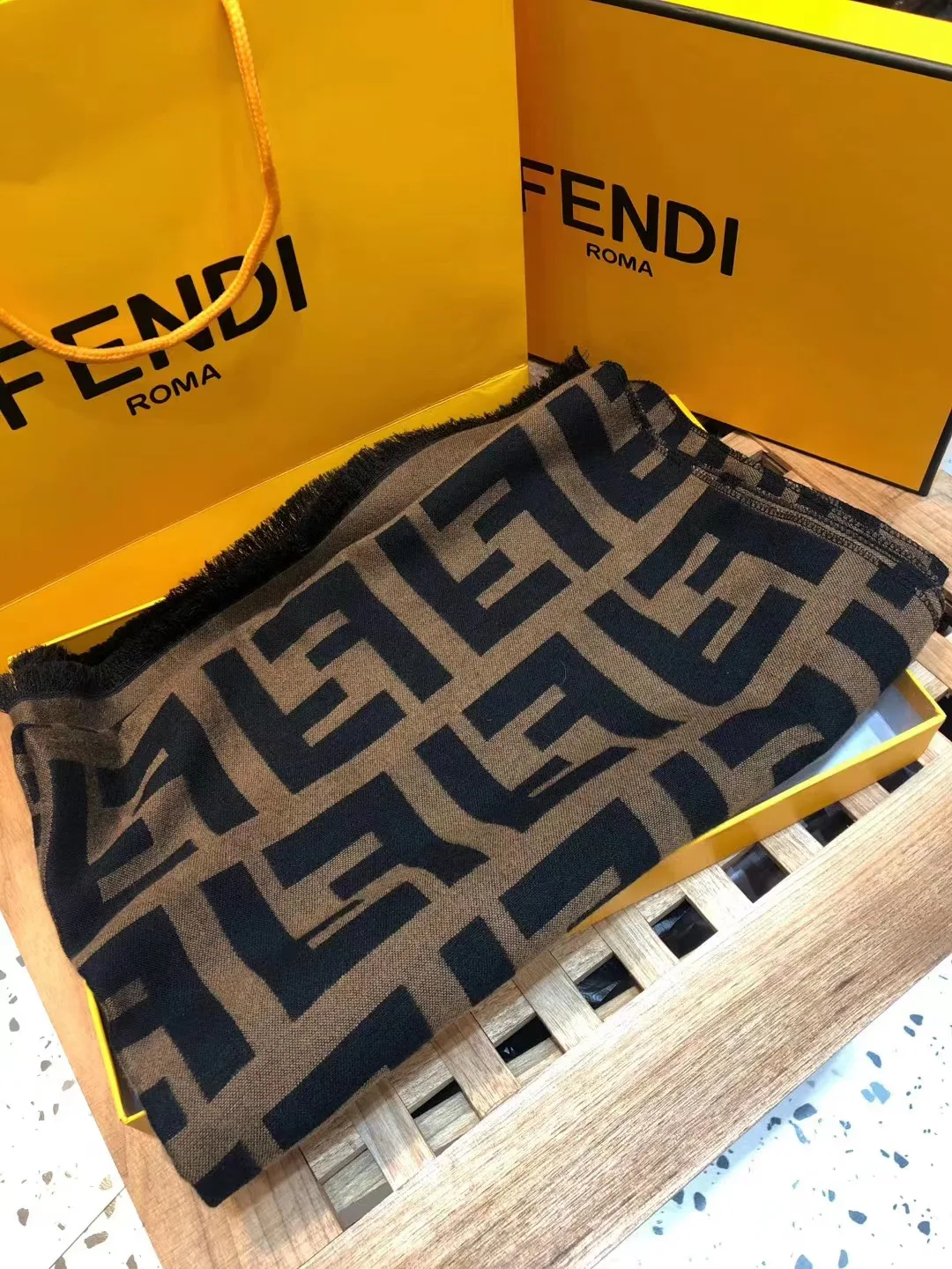 Шарфы Fendi 438411