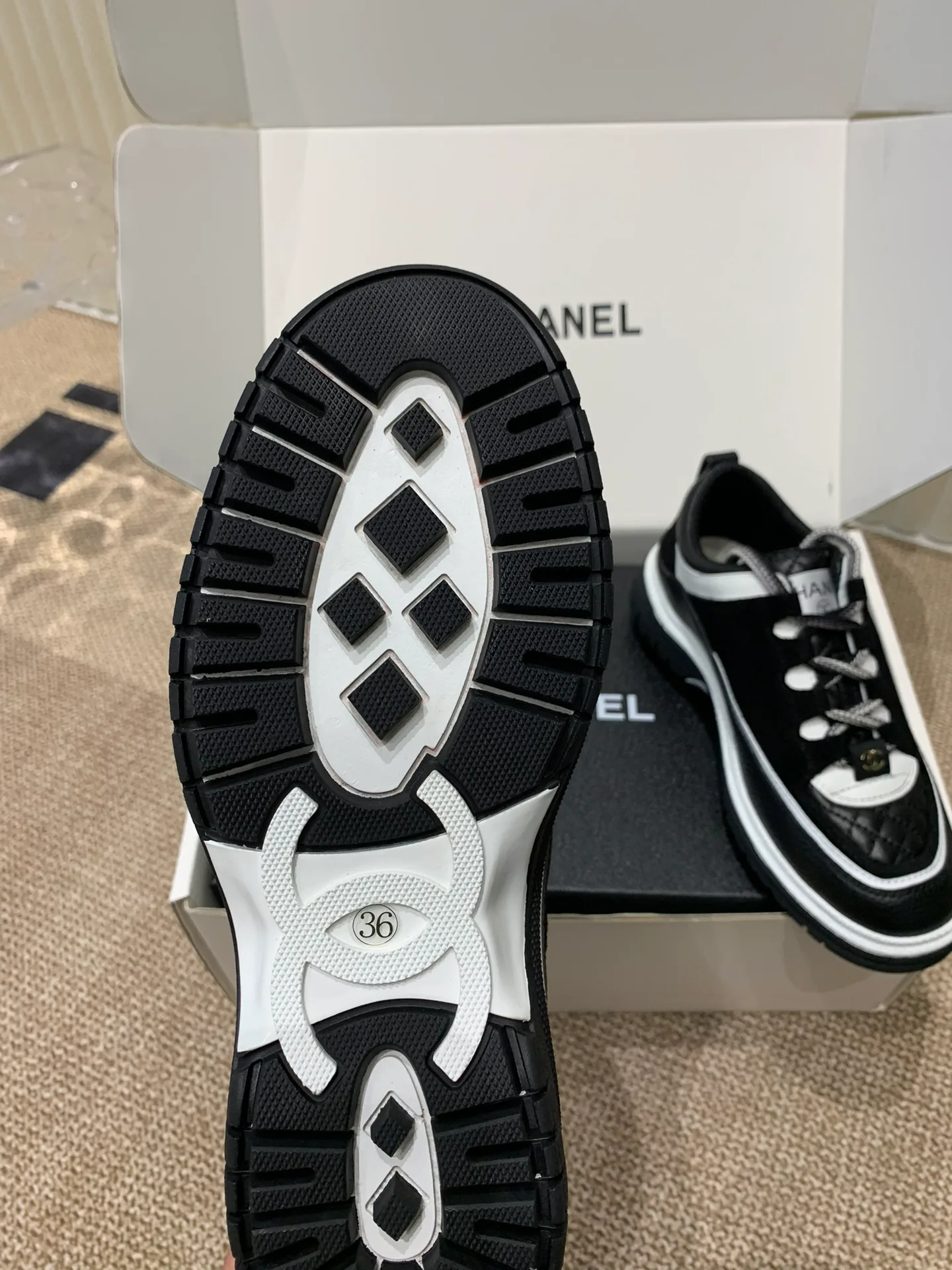 Кроссовки Женские Chanel 18677741
