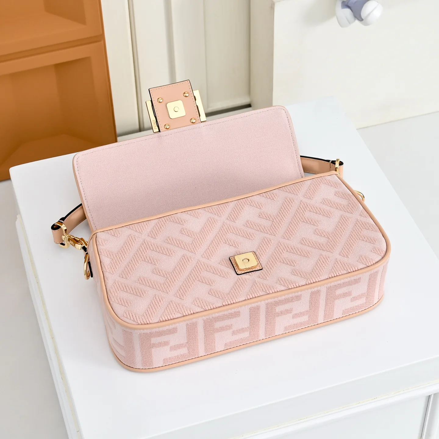 Классические Сумки Женские Fendi 18004262
