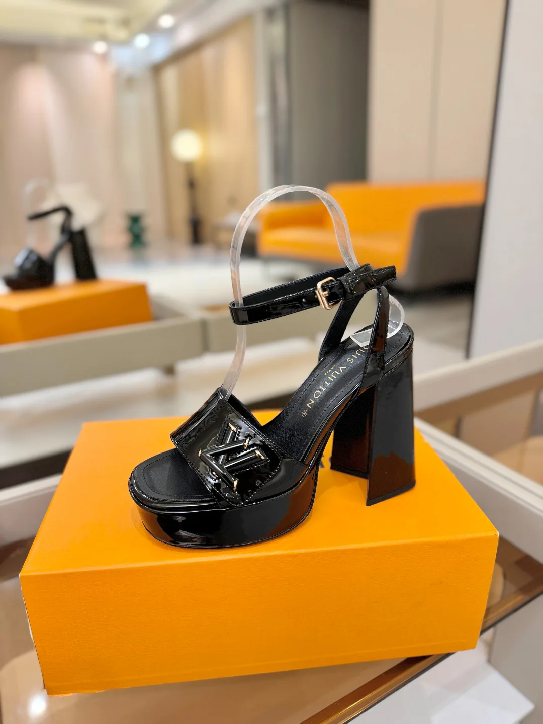 Босоножки Женские Louis Vuitton 17946851